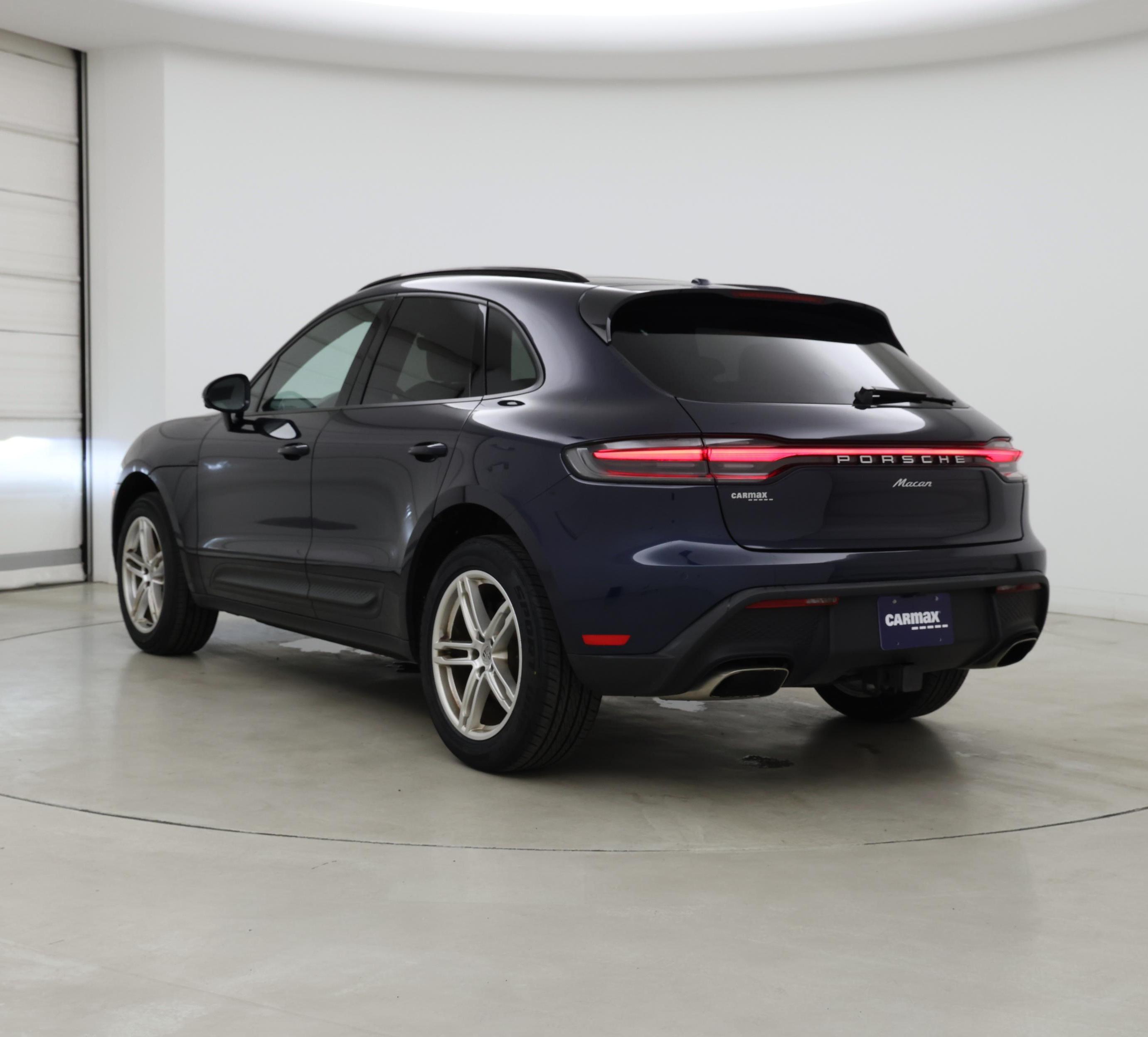 Thumbnail: 2023 Porsche Macan - 2