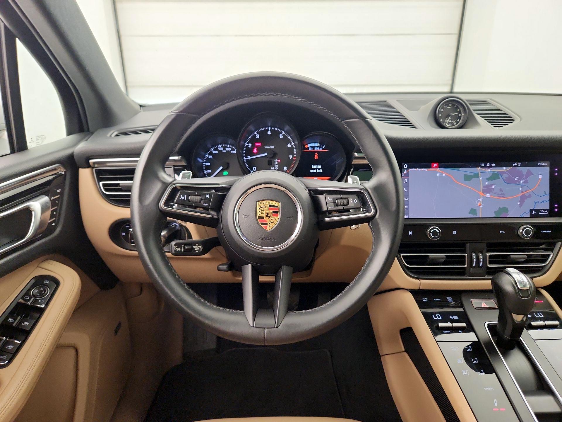 Thumbnail: 2023 Porsche Macan - 10