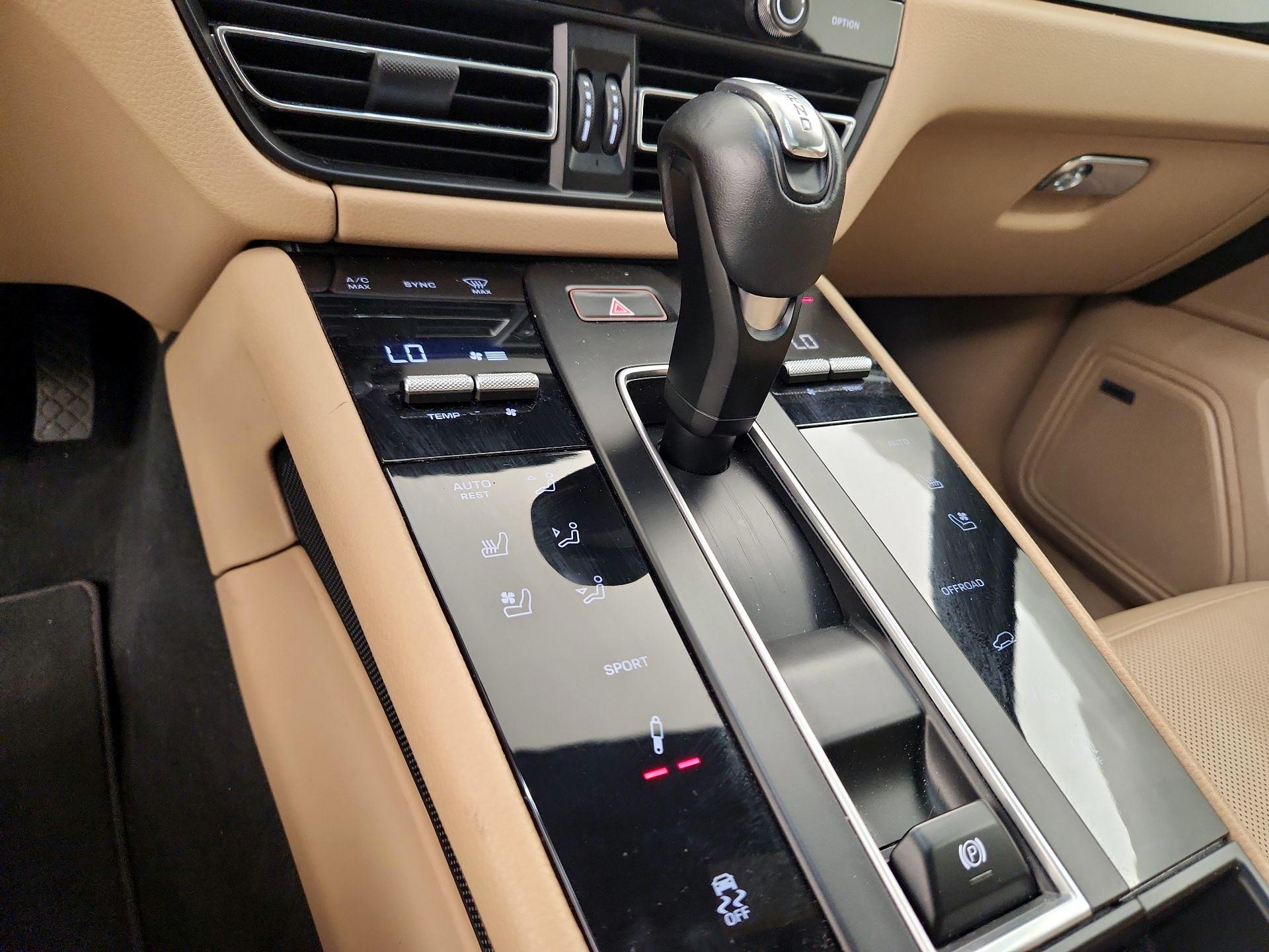 Thumbnail: 2023 Porsche Macan - 17