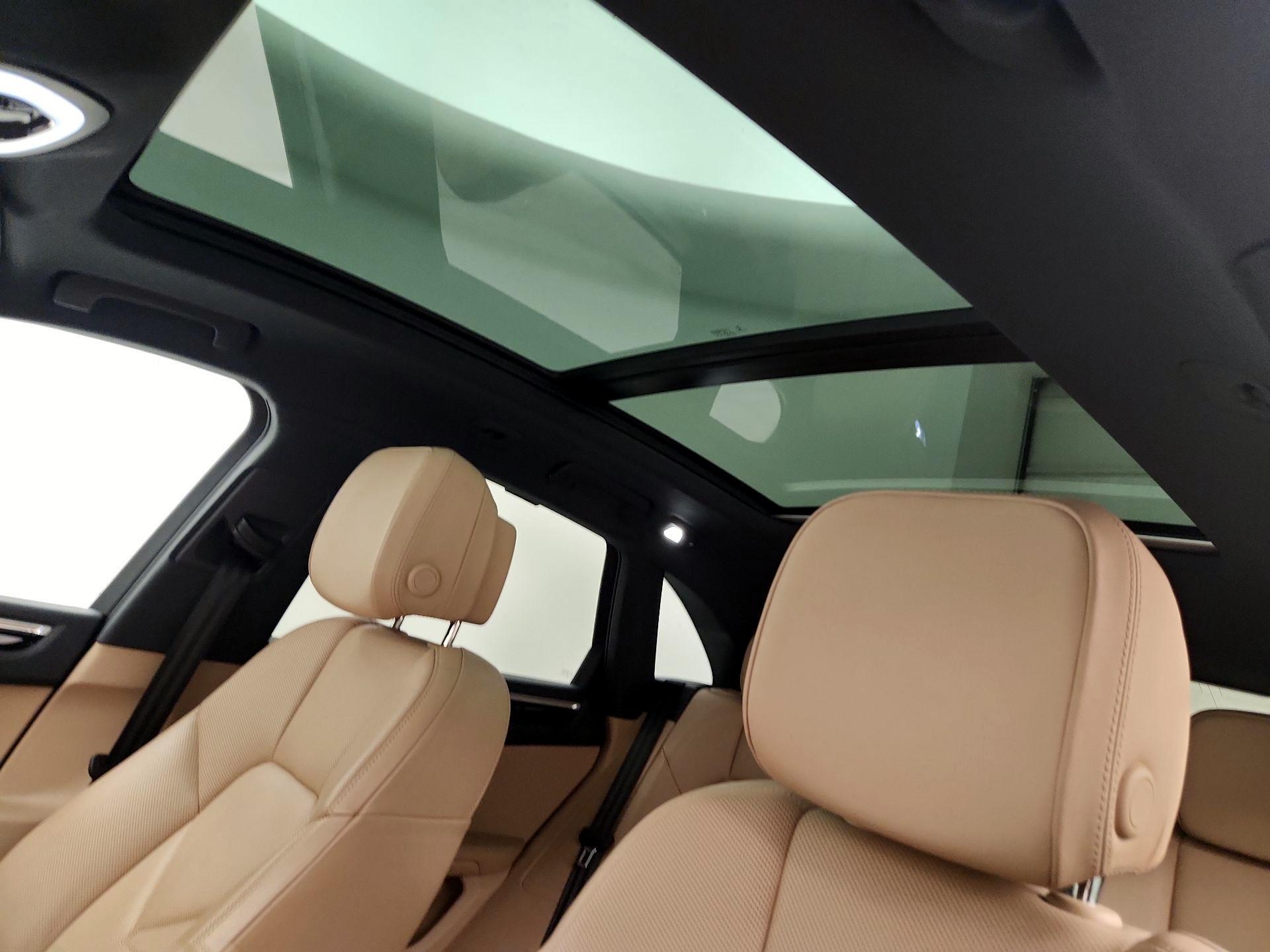 Thumbnail: 2023 Porsche Macan - 20
