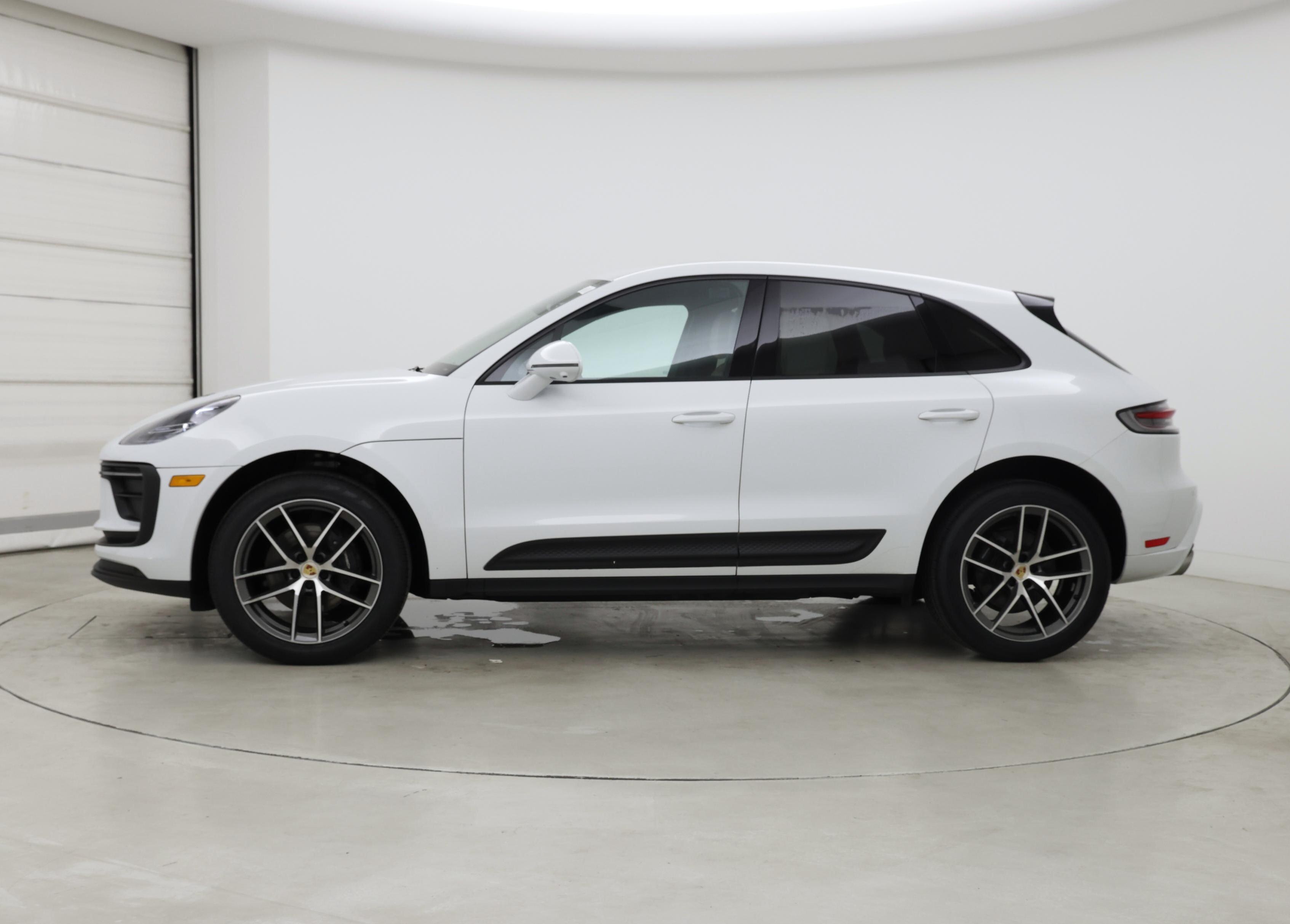 Thumbnail: 2023 Porsche Macan - 3