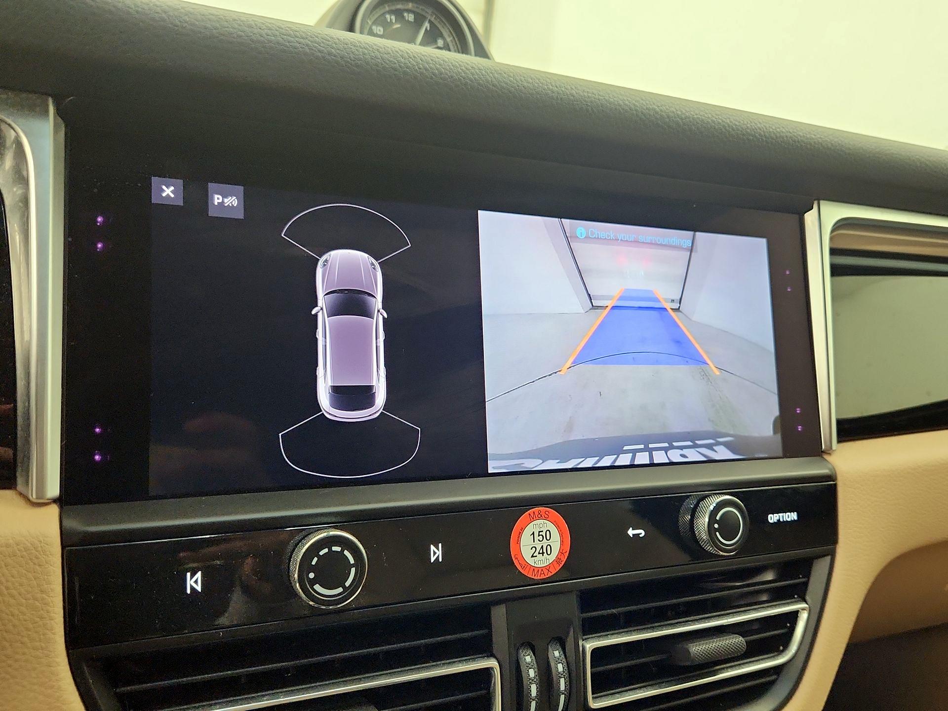 Thumbnail: 2022 Porsche Macan - 15