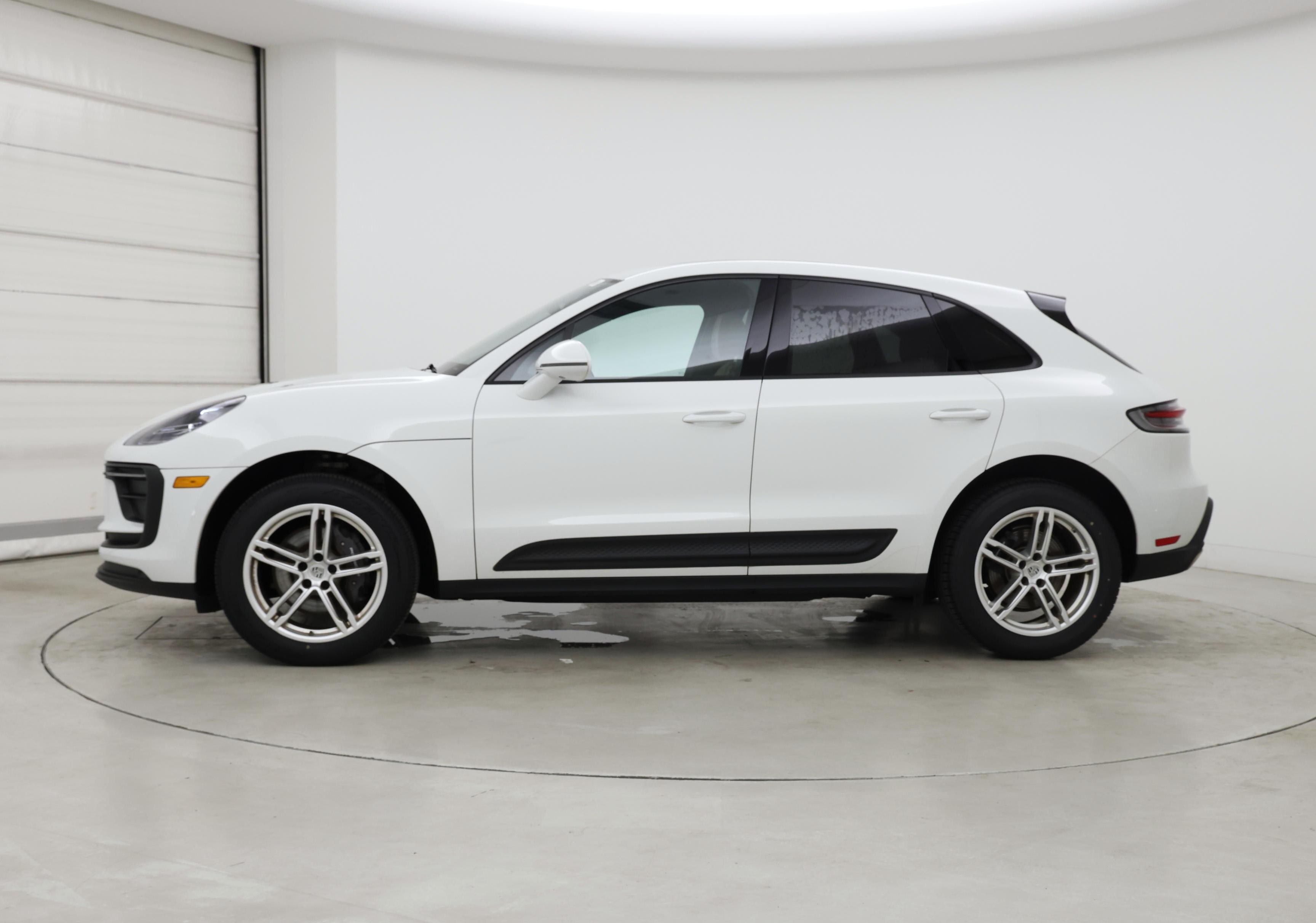Thumbnail: 2022 Porsche Macan - 3