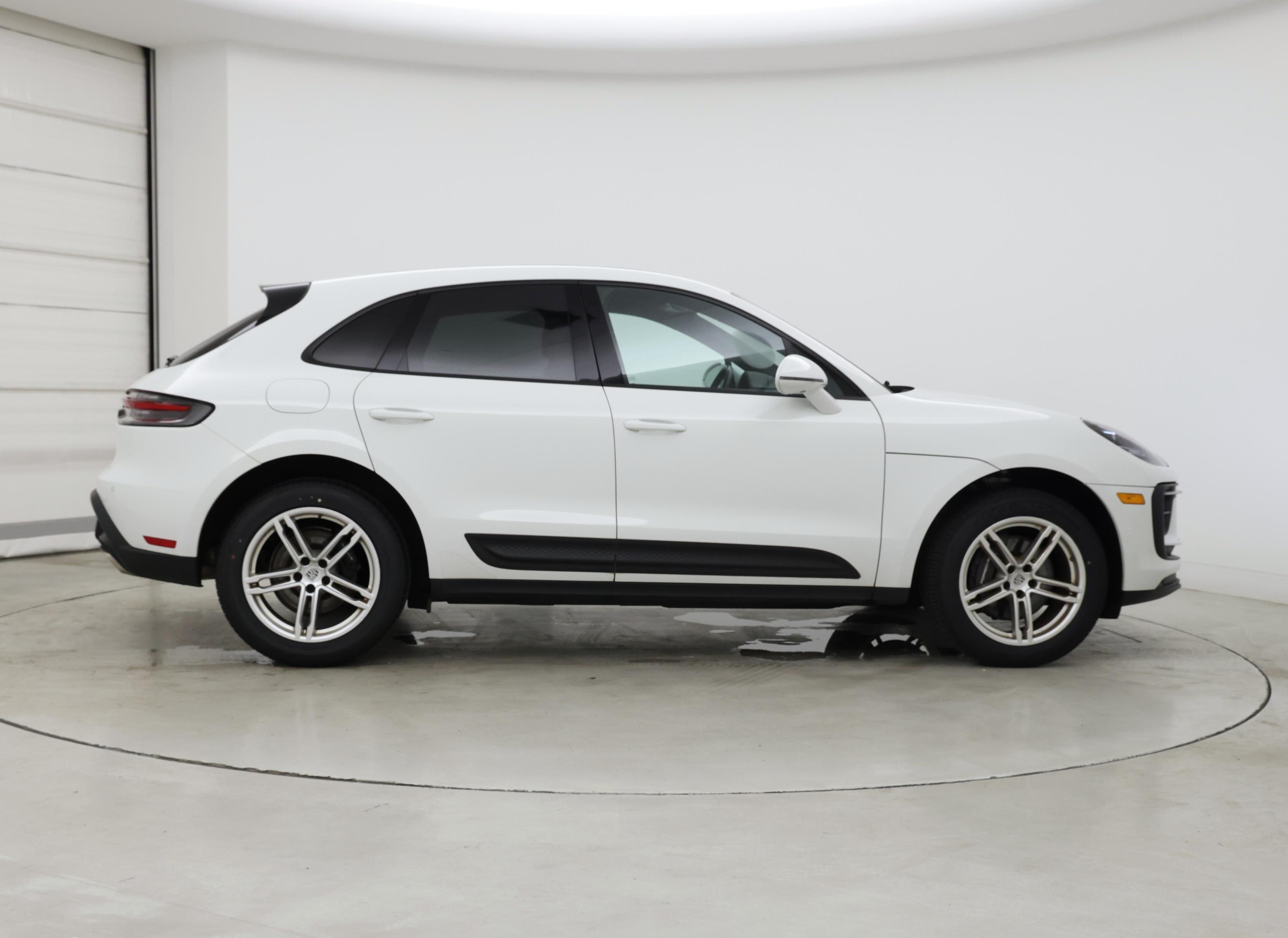 Thumbnail: 2022 Porsche Macan - 7