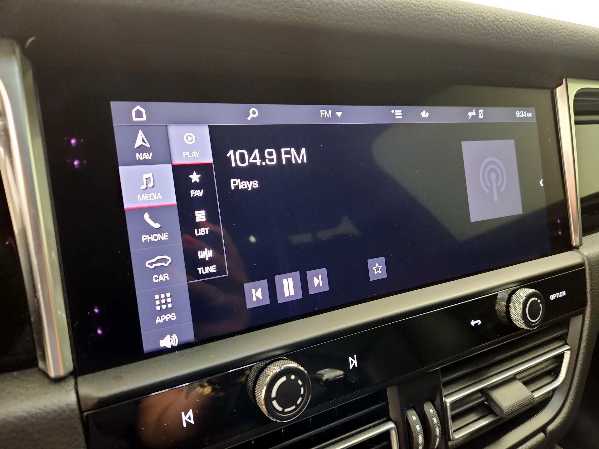 Thumbnail: 2023 Porsche Macan - 16