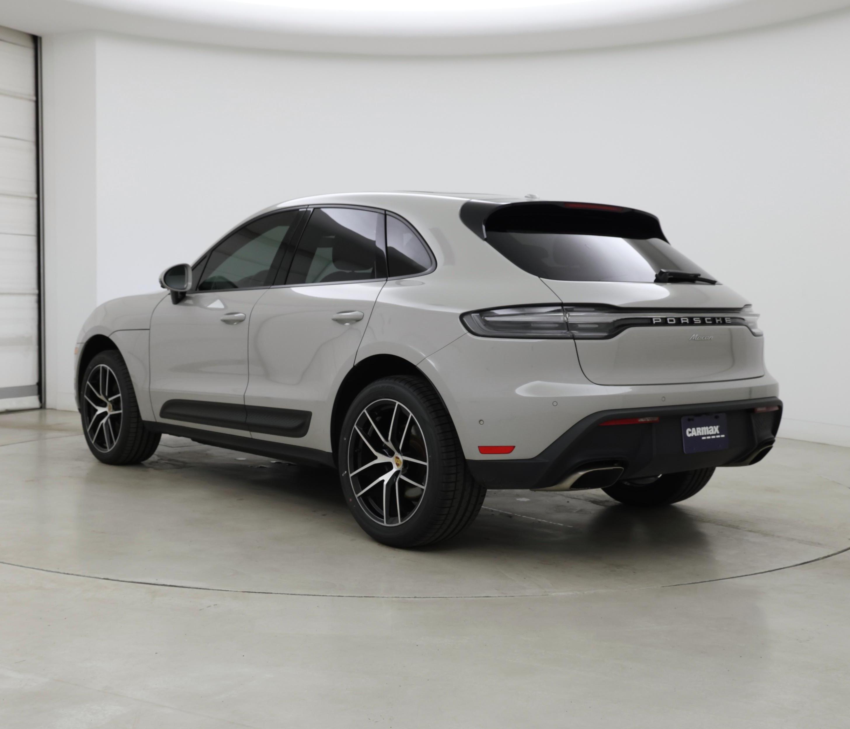 Thumbnail: 2023 Porsche Macan - 2
