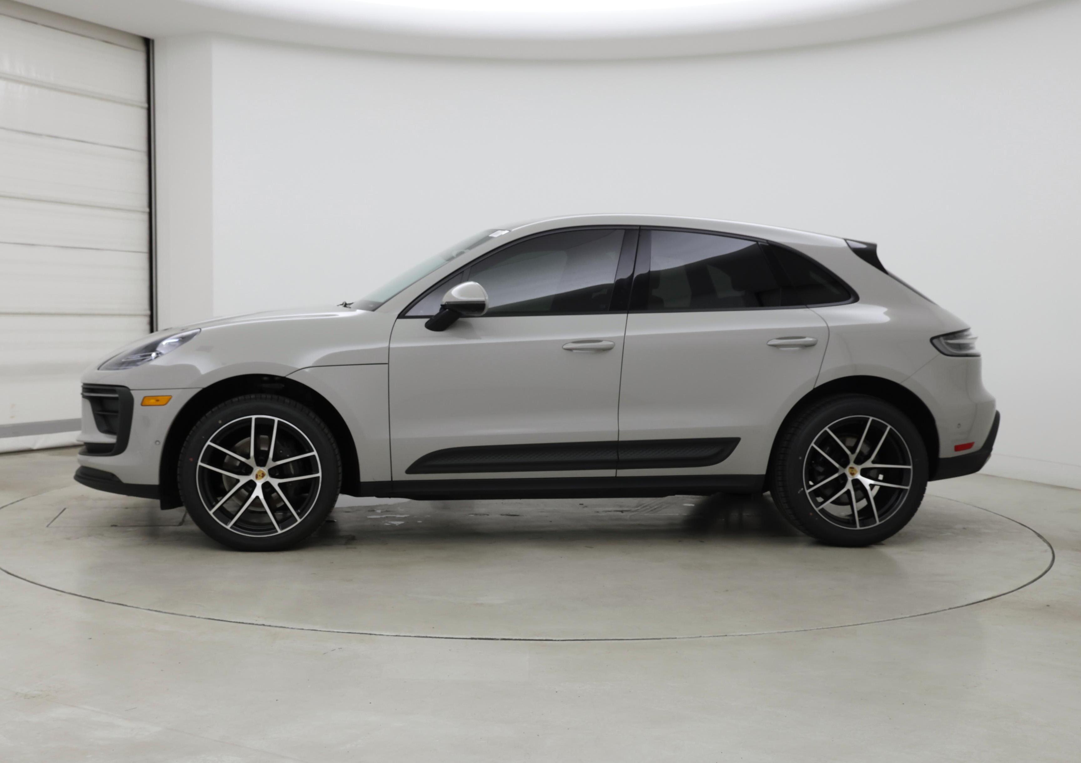 Thumbnail: 2023 Porsche Macan - 3
