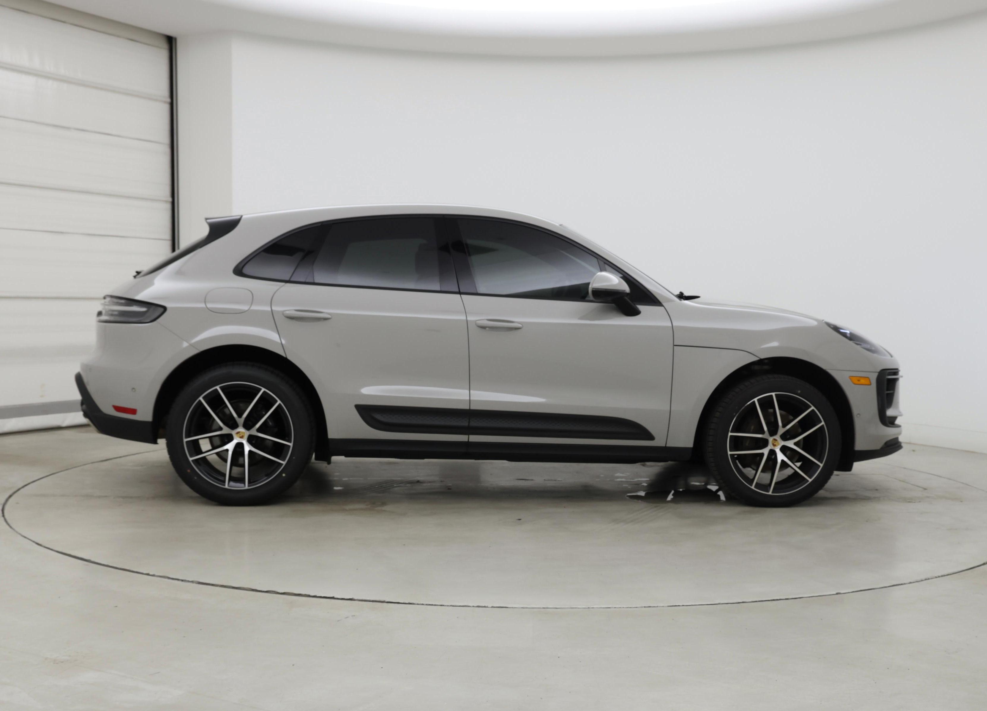 Thumbnail: 2023 Porsche Macan - 7
