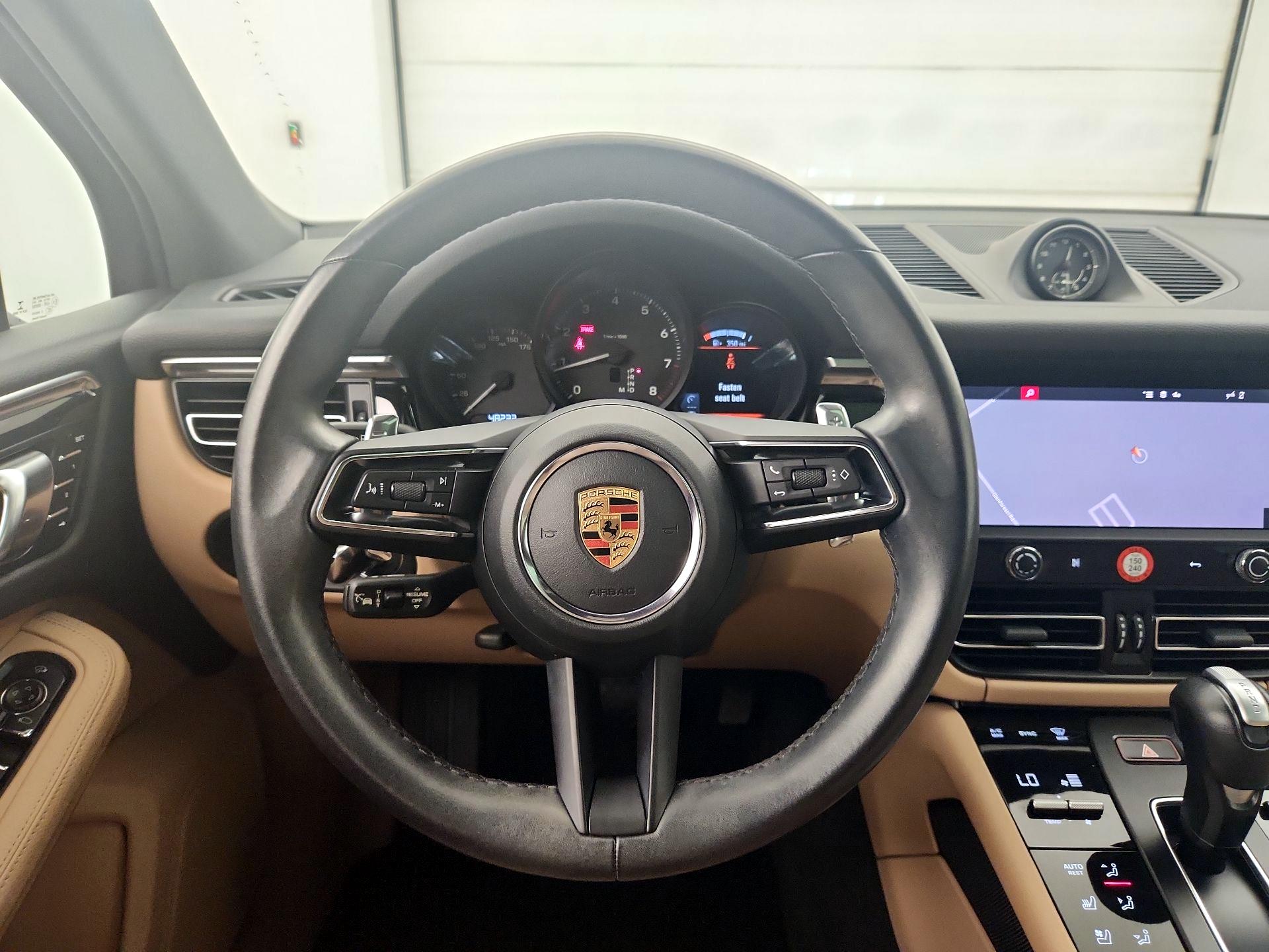 Thumbnail: 2023 Porsche Macan - 10