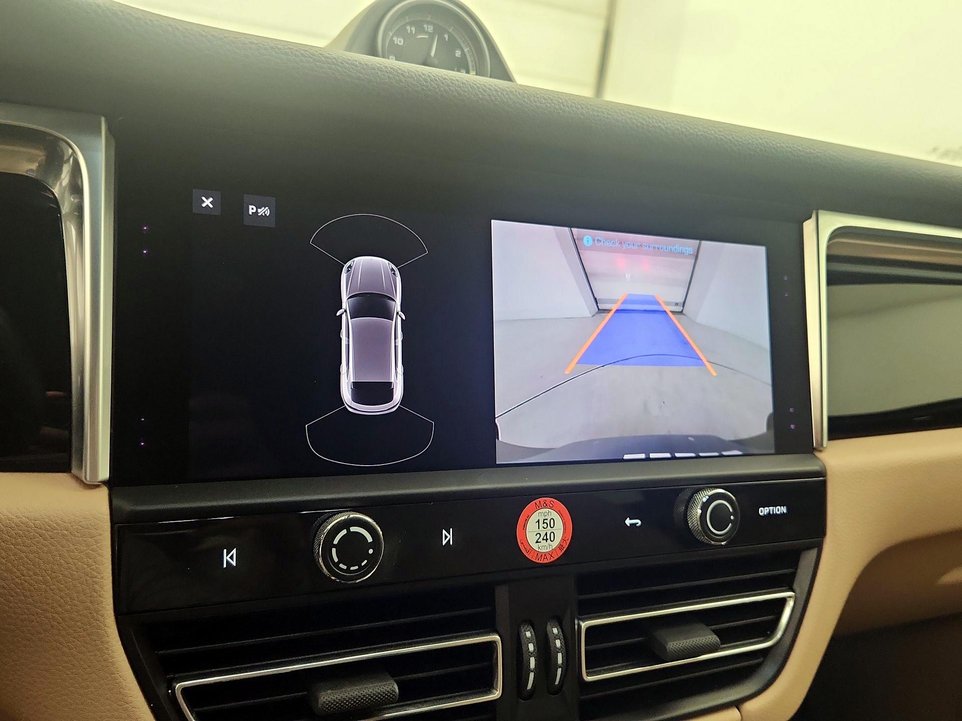 Thumbnail: 2023 Porsche Macan - 15