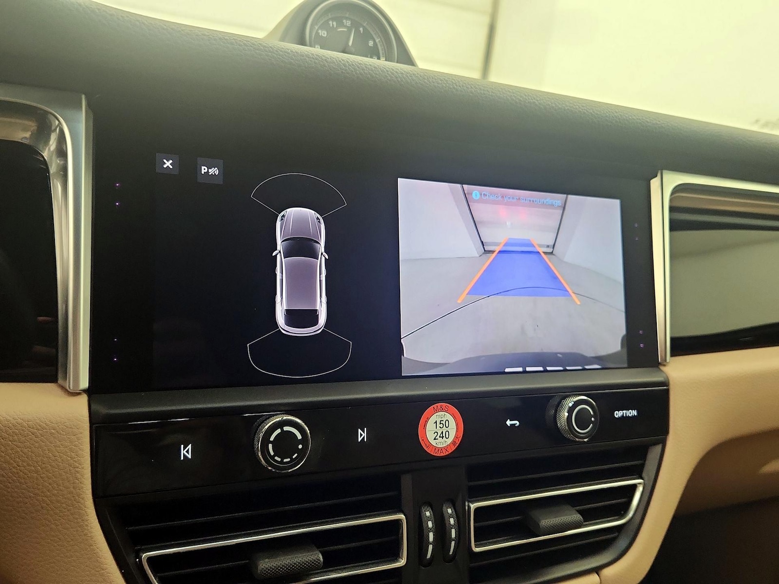 2023 Porsche Macan T - Photo 16