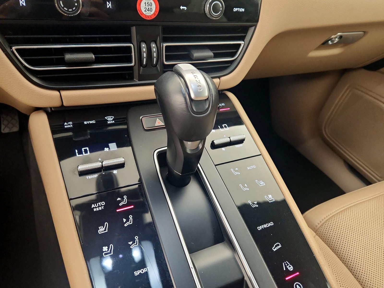 2023 Porsche Macan T - Photo 19