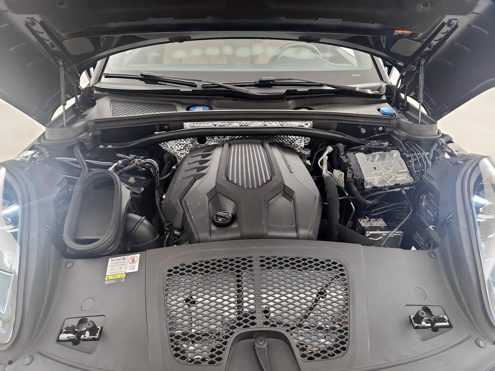 2023 Porsche Macan T - Photo 25