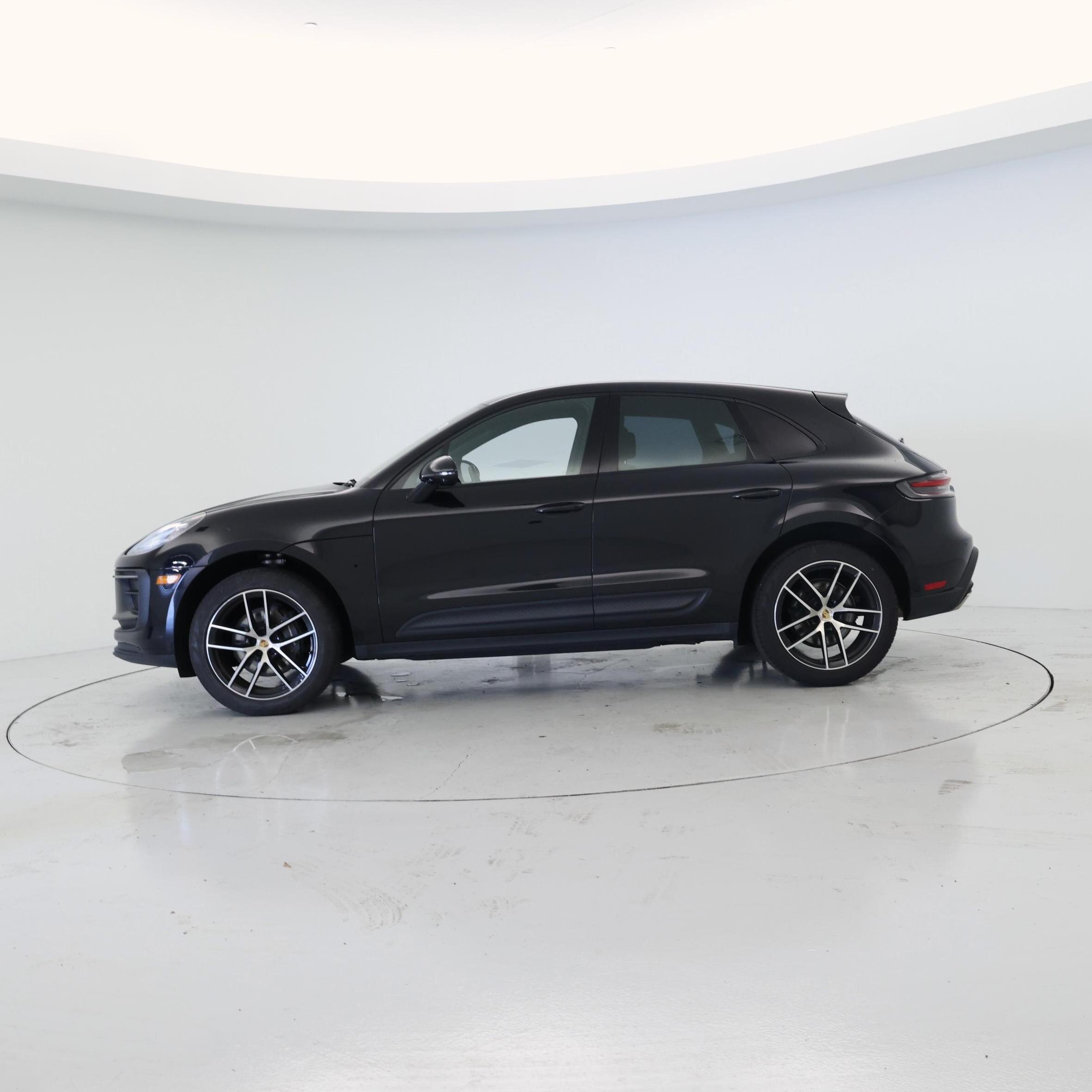 Thumbnail: 2022 Porsche Macan - 3