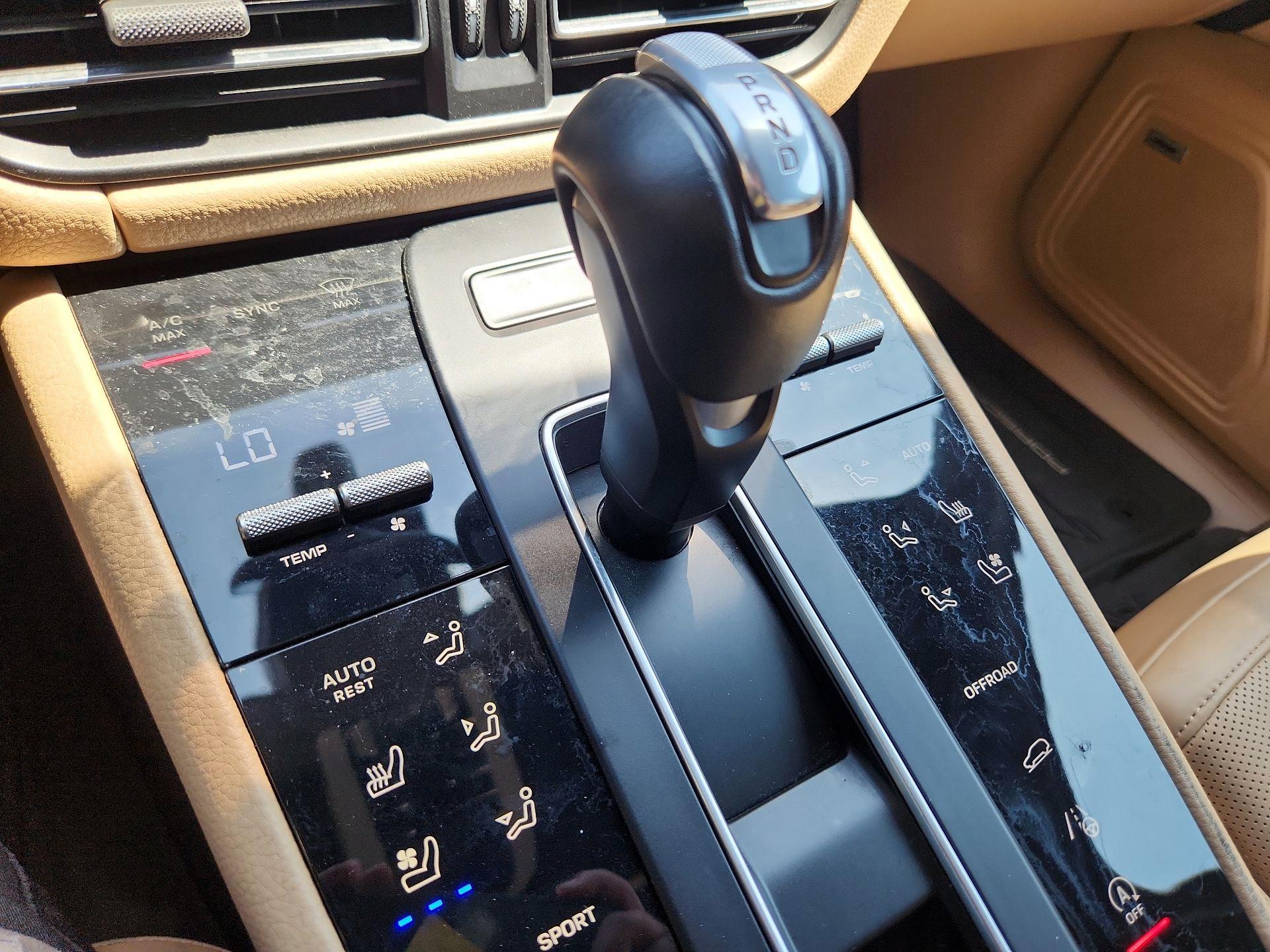 Thumbnail: 2022 Porsche Macan - 18