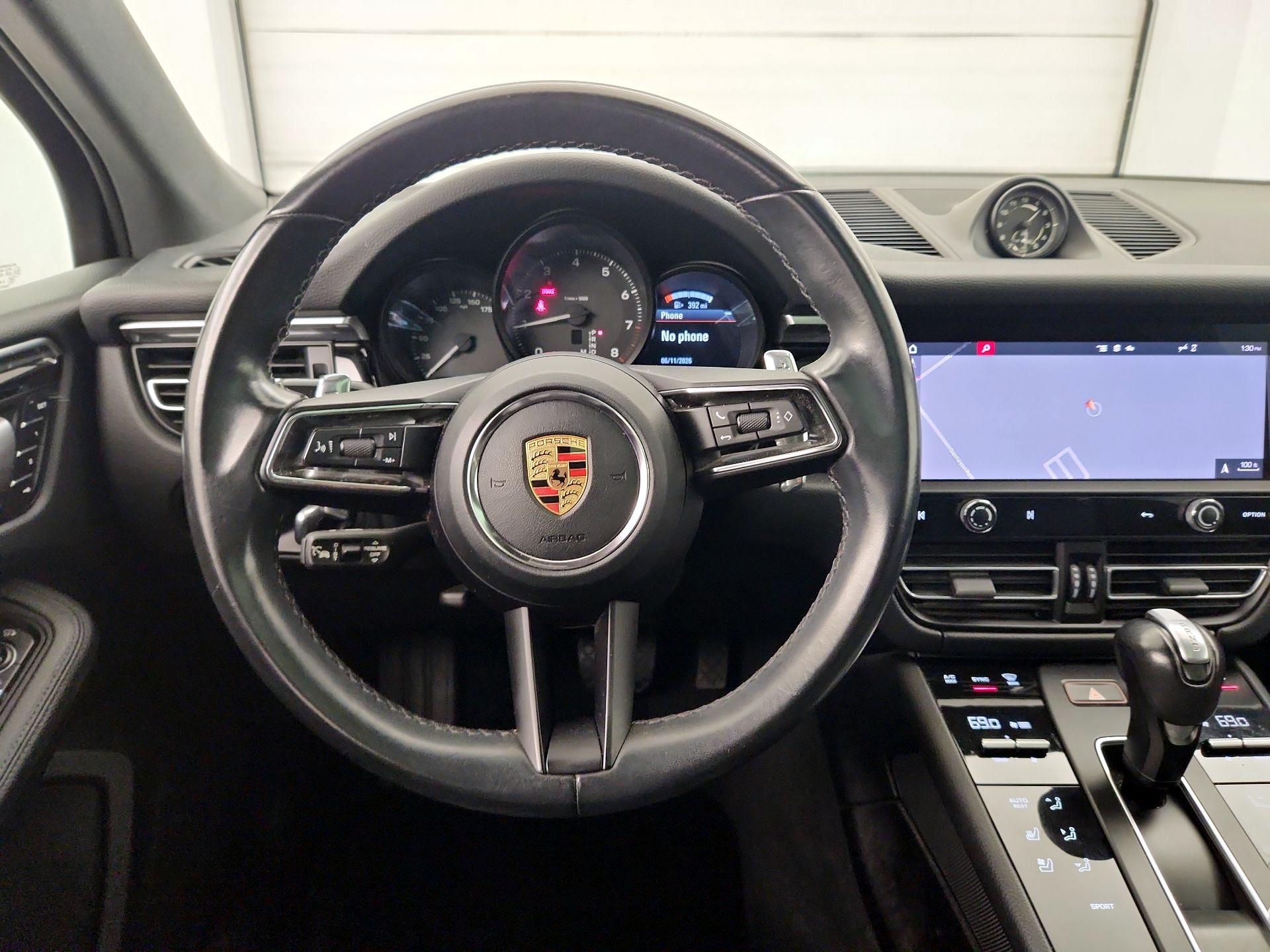 Thumbnail: 2023 Porsche Macan - 10