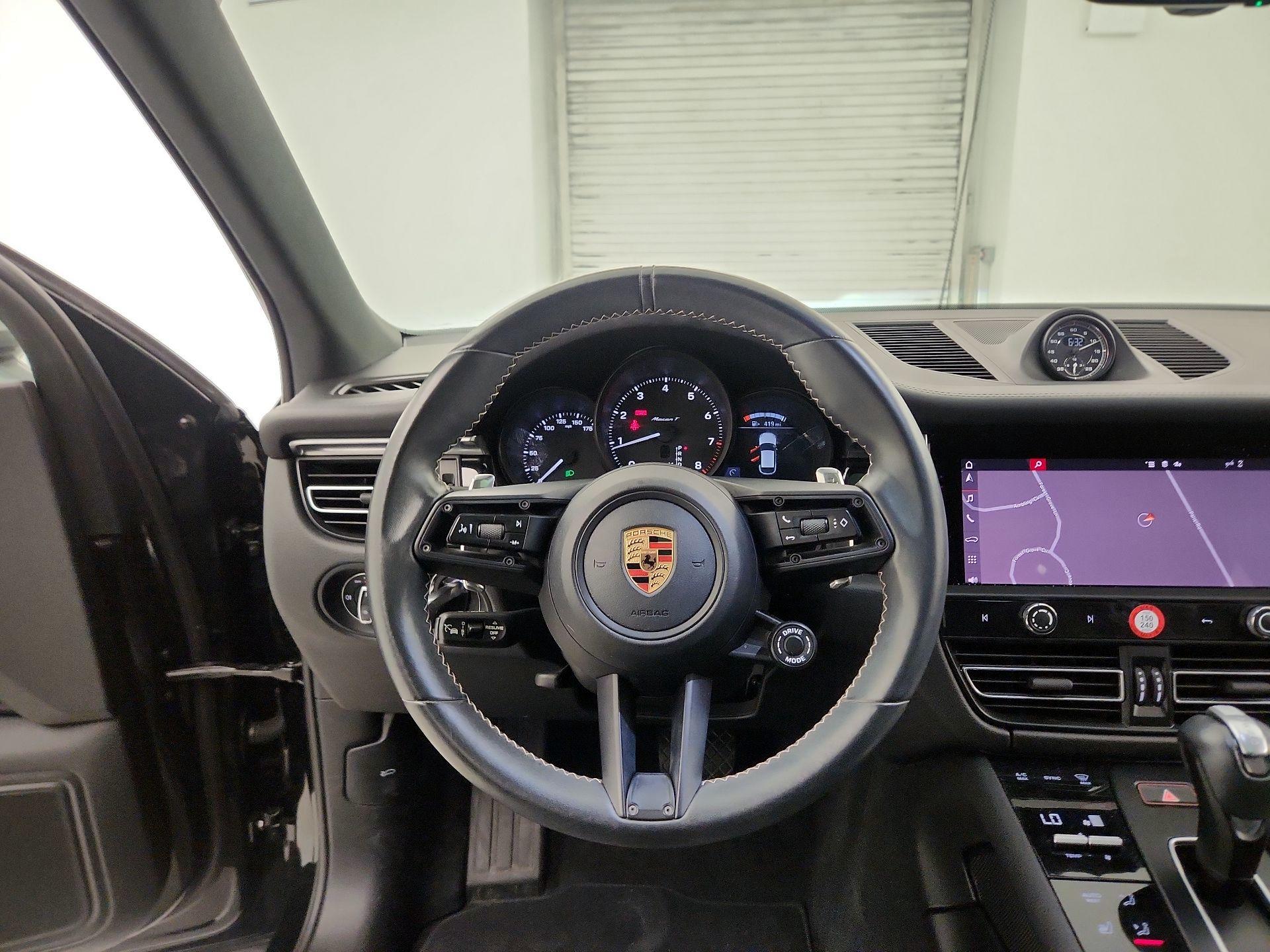 Thumbnail: 2023 Porsche Macan - 10