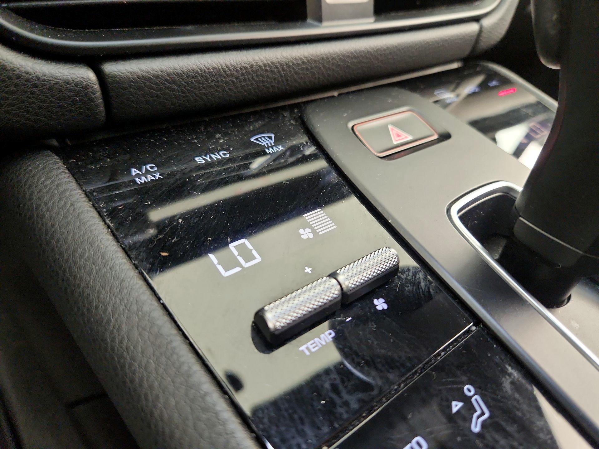 Thumbnail: 2023 Porsche Macan - 17