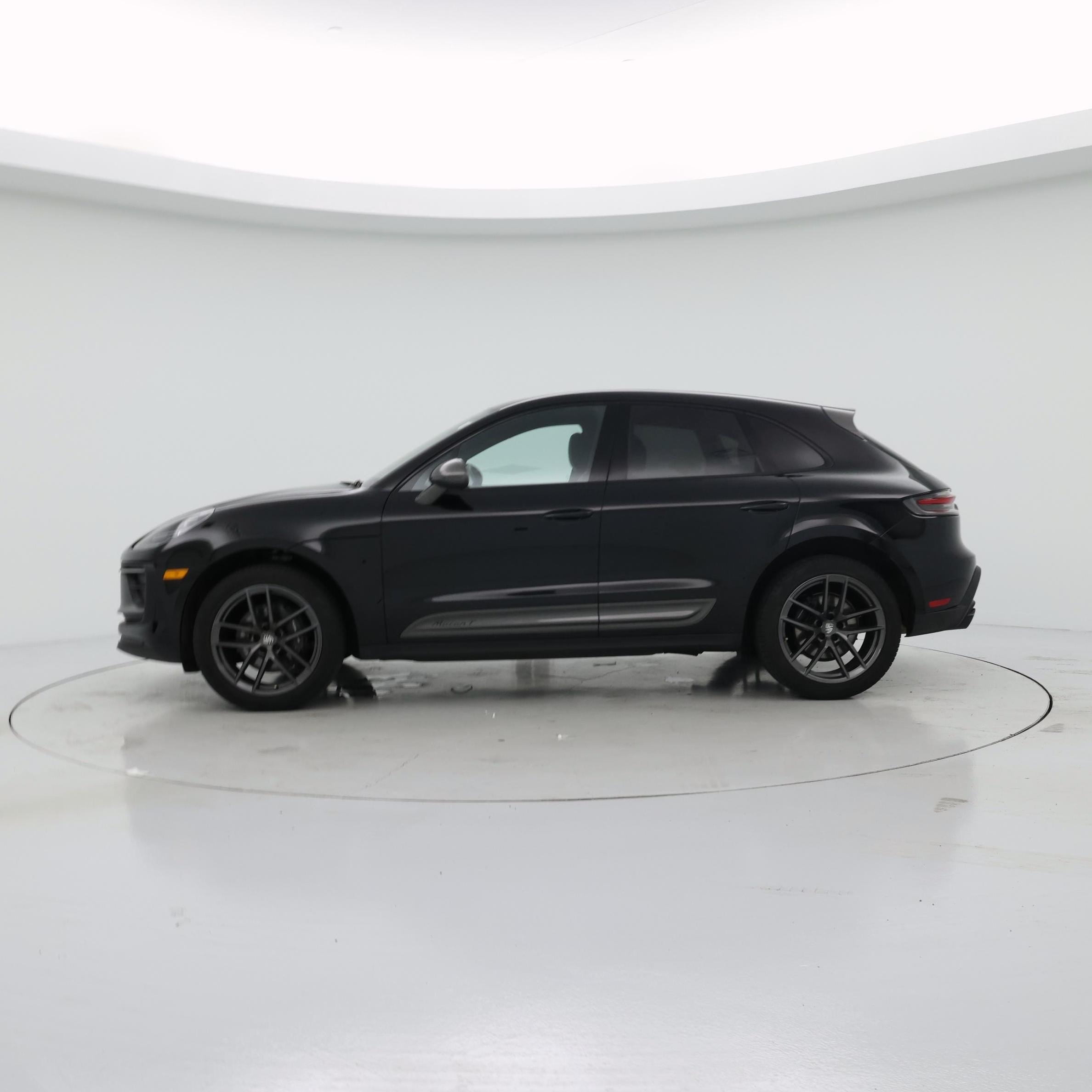 Thumbnail: 2023 Porsche Macan - 3