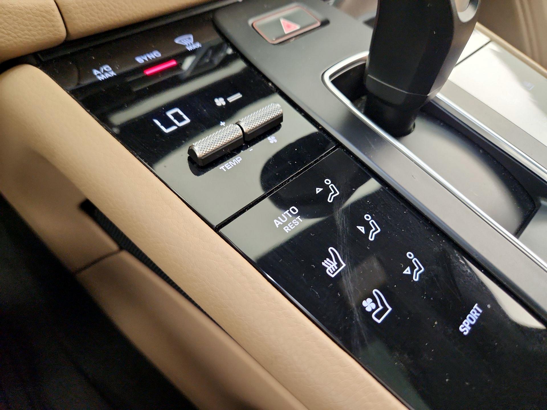 Thumbnail: 2023 Porsche Macan - 17