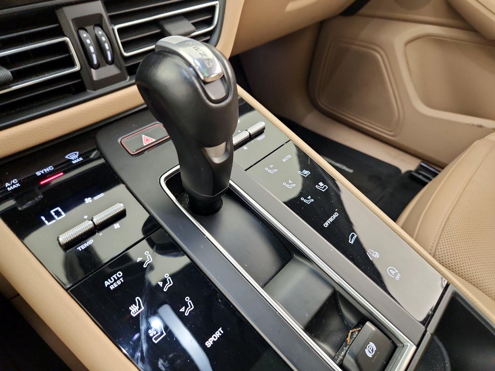 Thumbnail: 2023 Porsche Macan - 18
