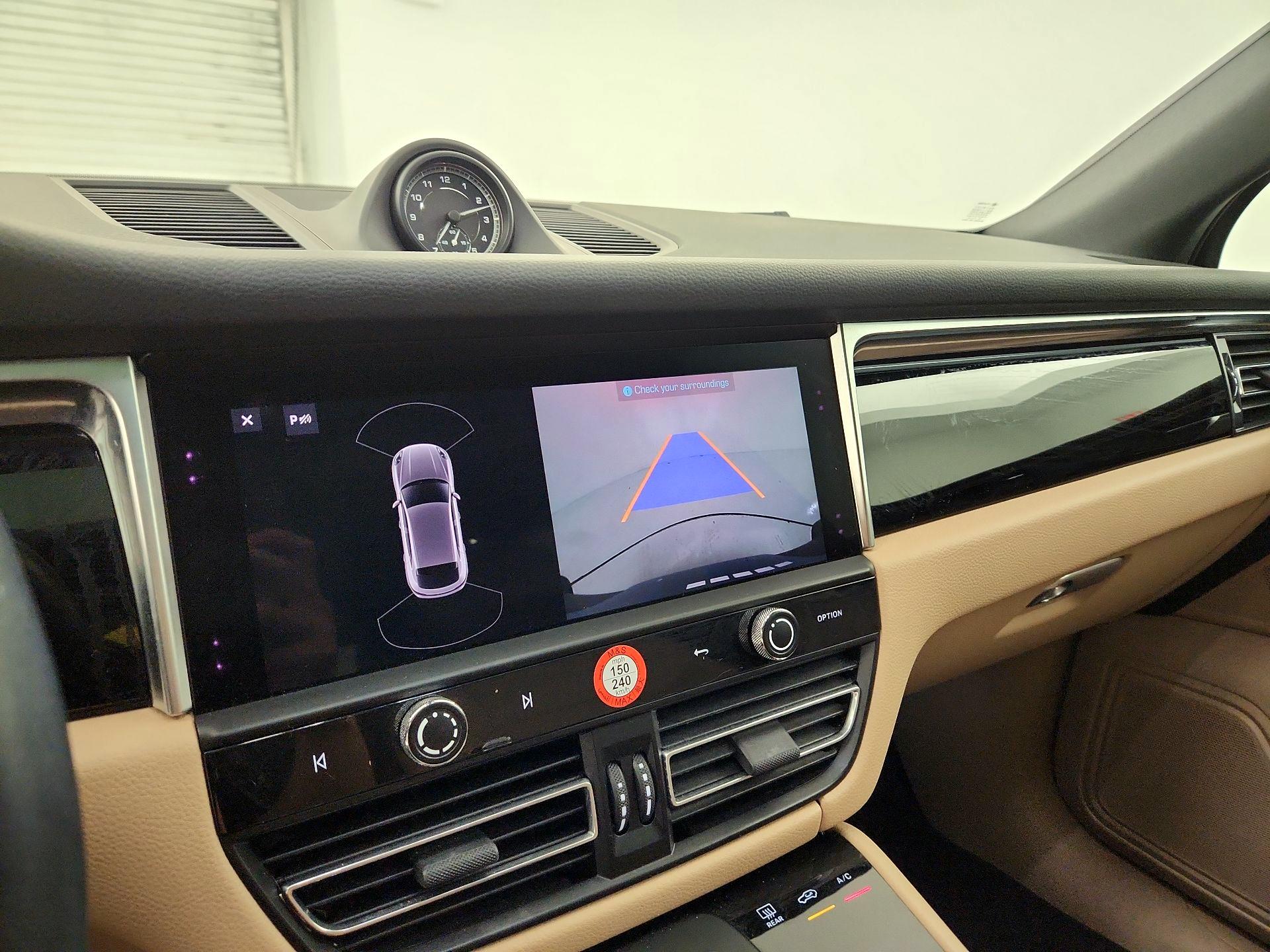 Thumbnail: 2023 Porsche Macan - 15