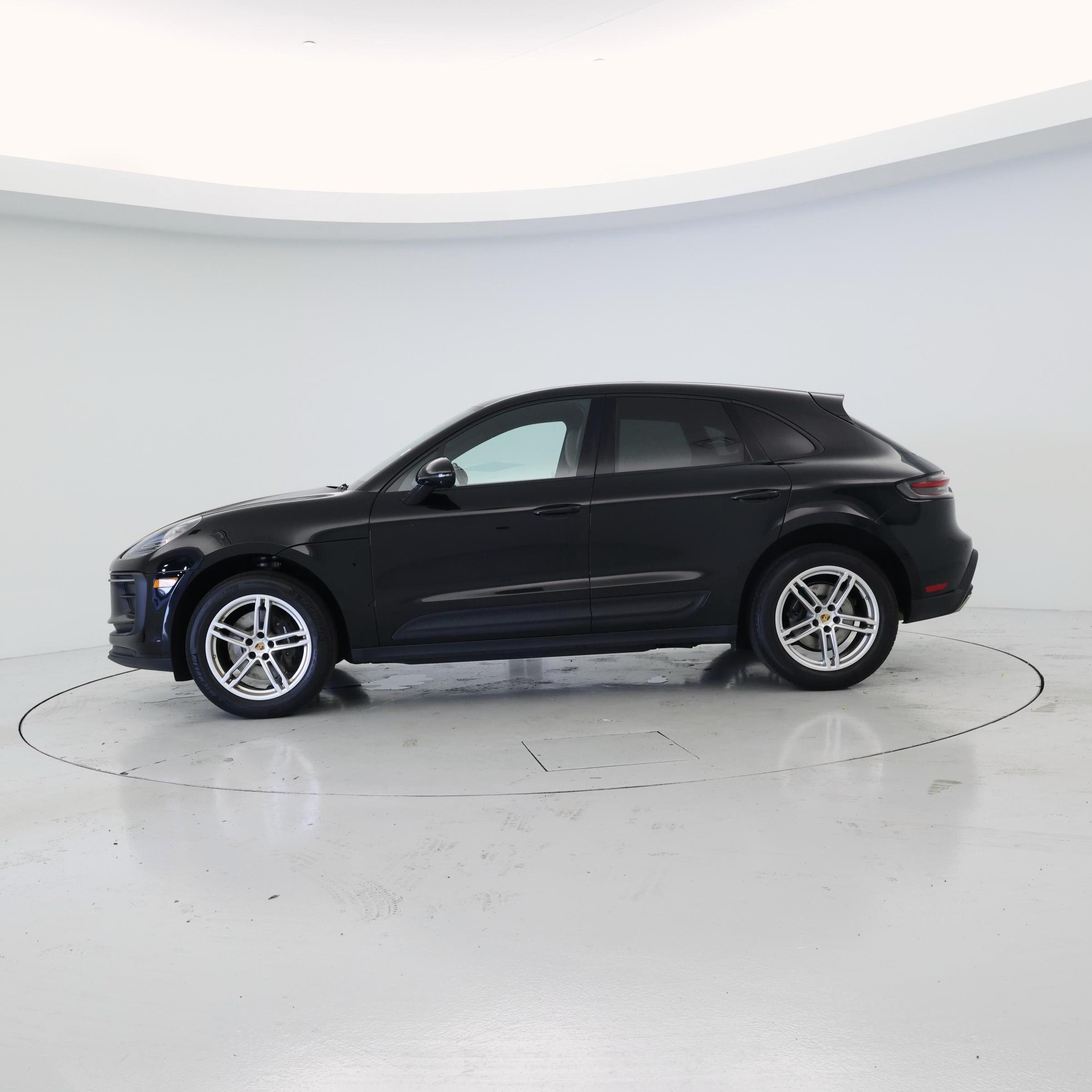 Thumbnail: 2024 Porsche Macan - 3