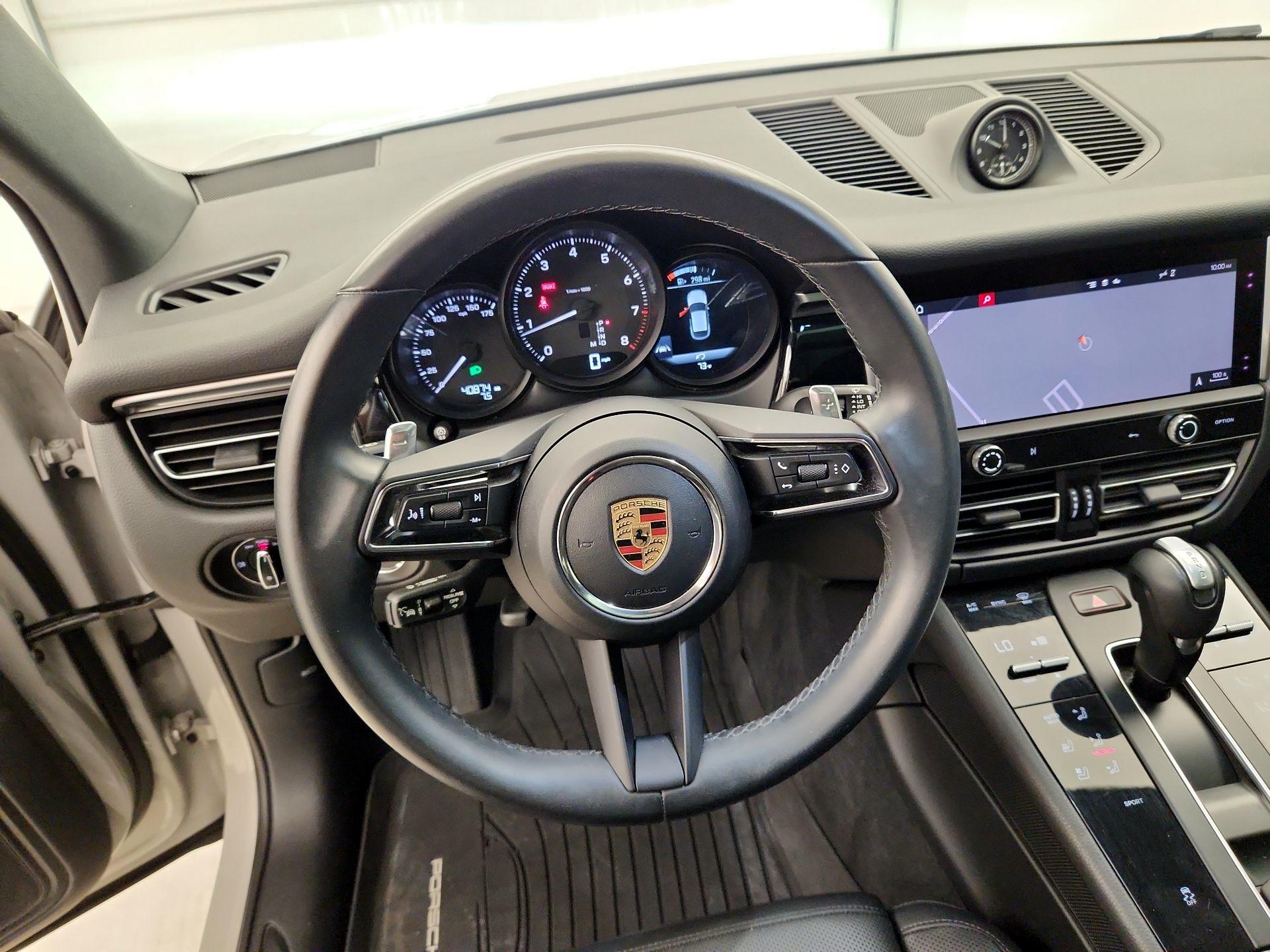 Thumbnail: 2023 Porsche Macan - 10