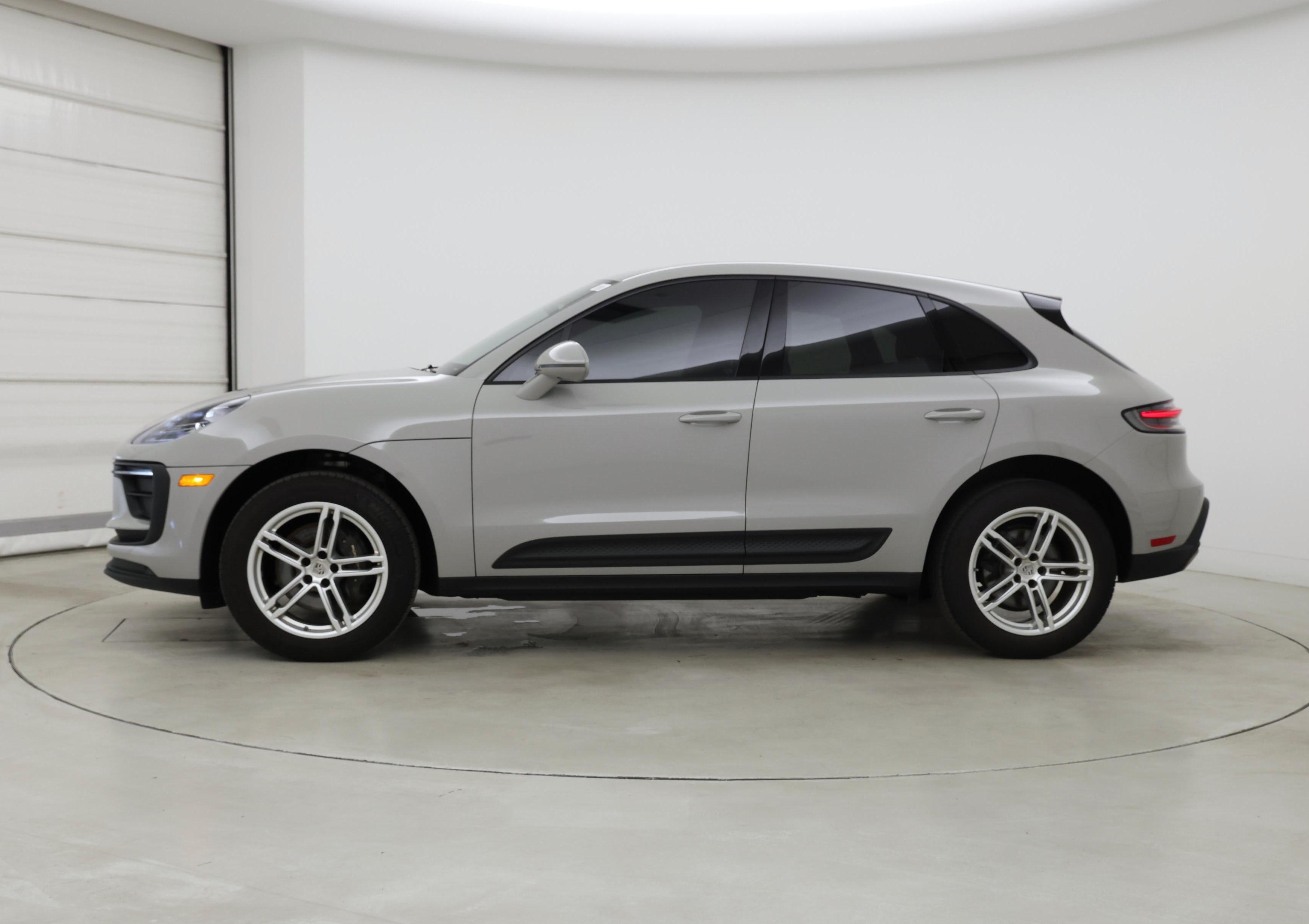 Thumbnail: 2023 Porsche Macan - 3