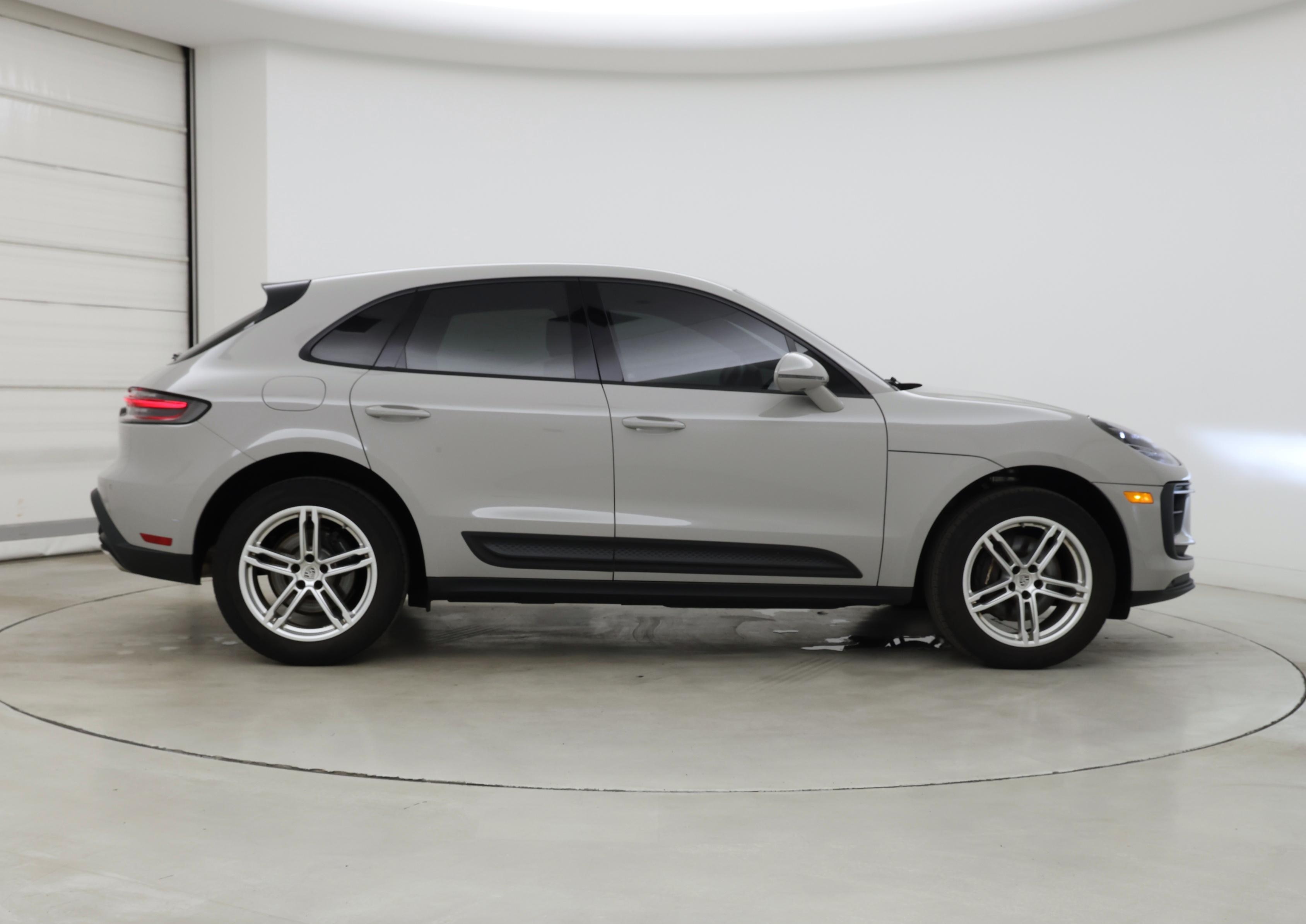 Thumbnail: 2023 Porsche Macan - 7