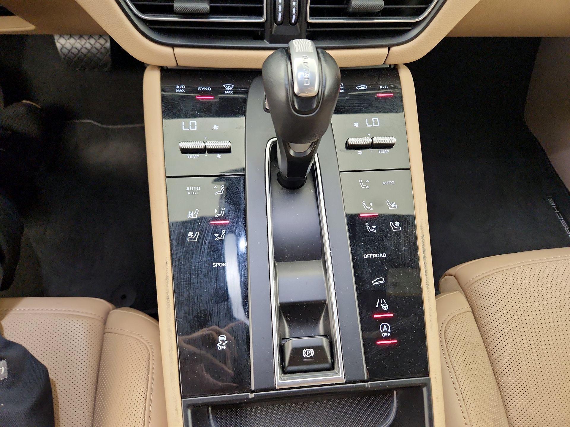 Thumbnail: 2023 Porsche Macan - 15