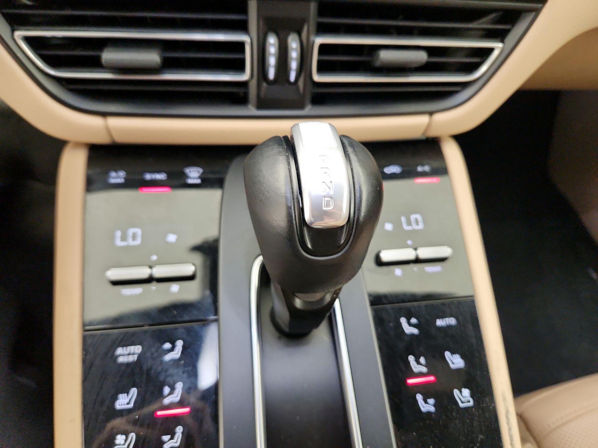 Thumbnail: 2023 Porsche Macan - 16