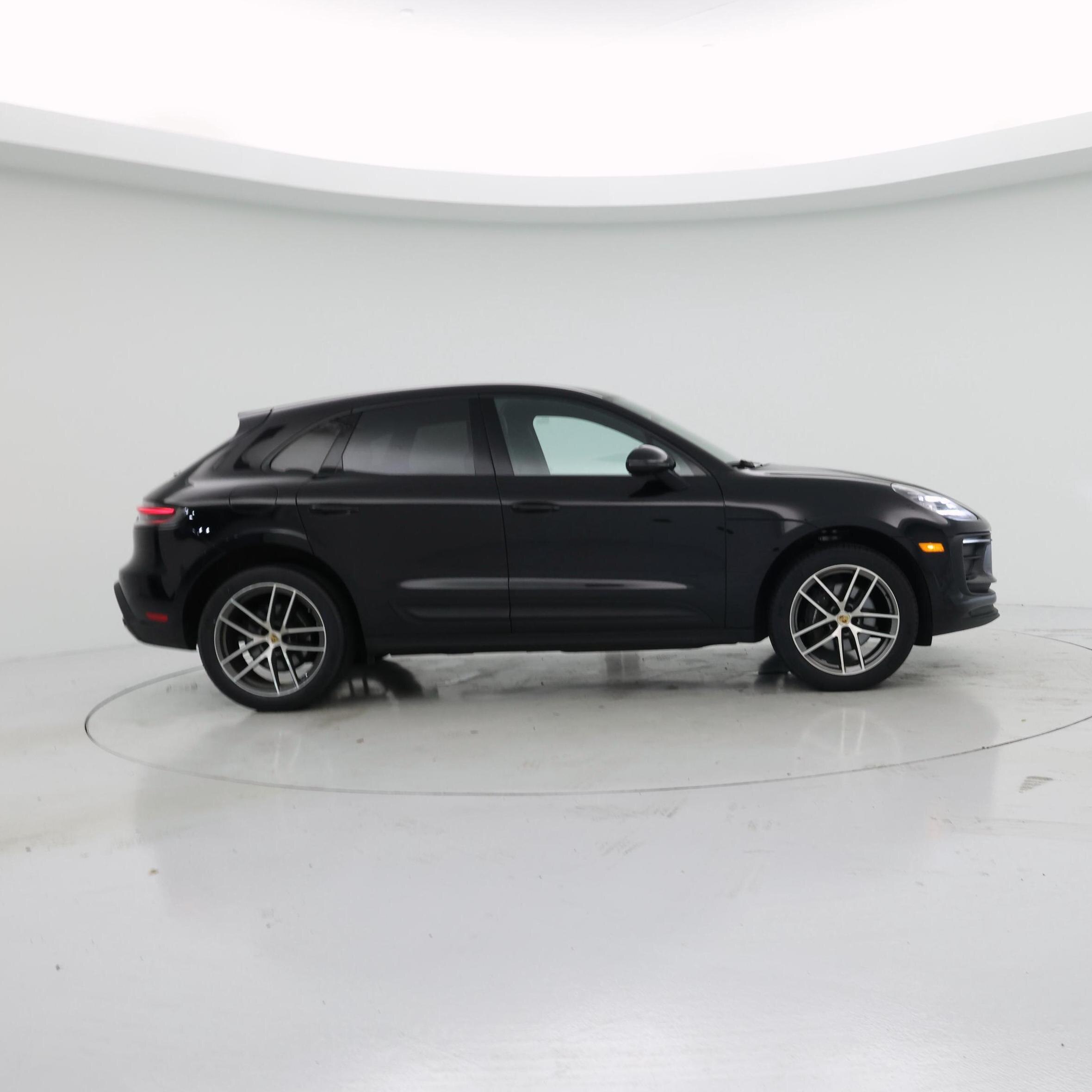 Thumbnail: 2023 Porsche Macan - 7