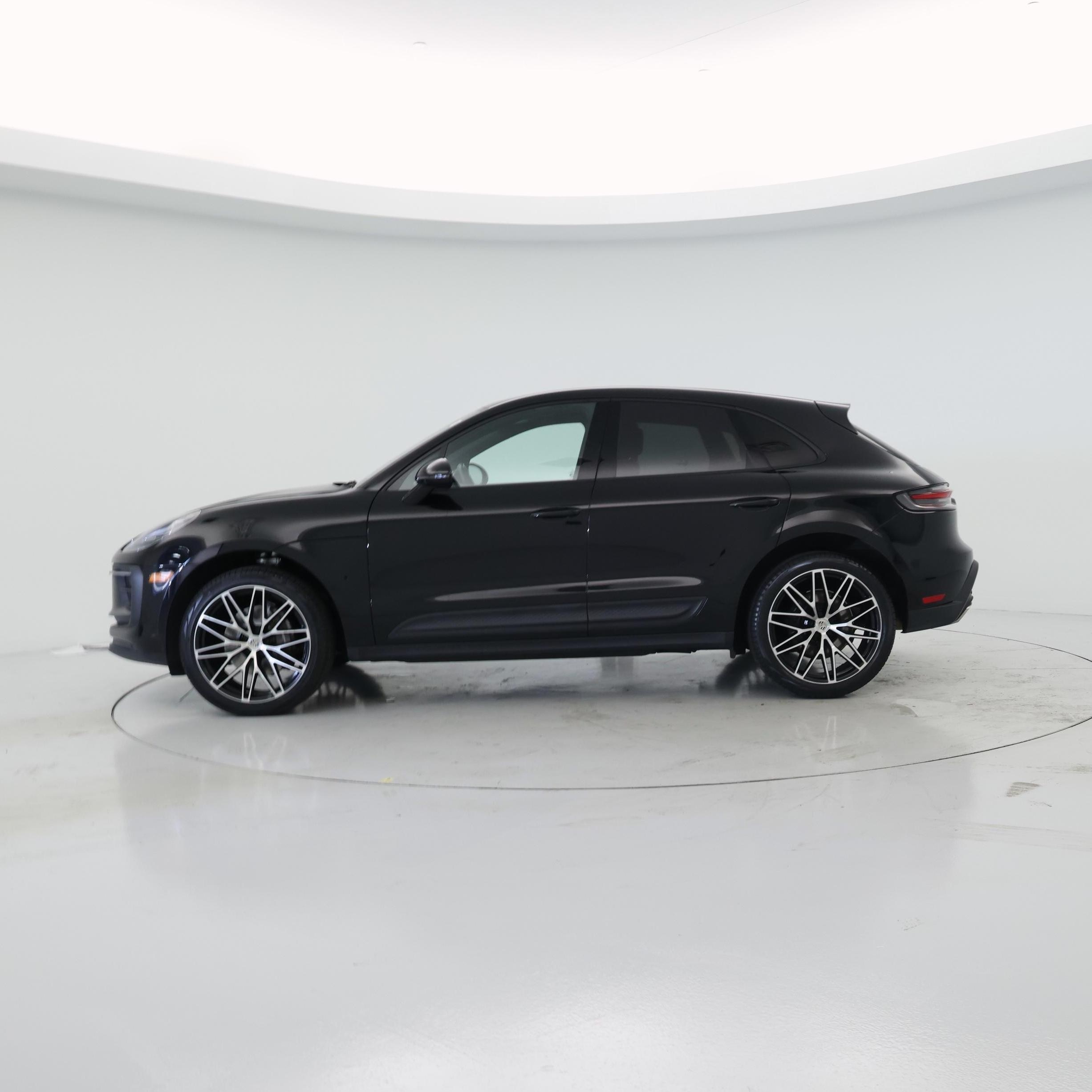 Thumbnail: 2023 Porsche Macan - 3