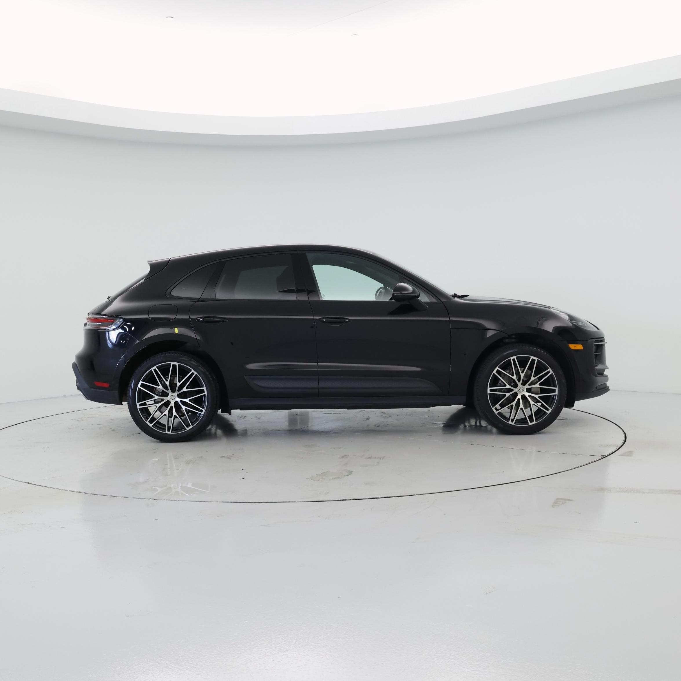 Thumbnail: 2023 Porsche Macan - 7