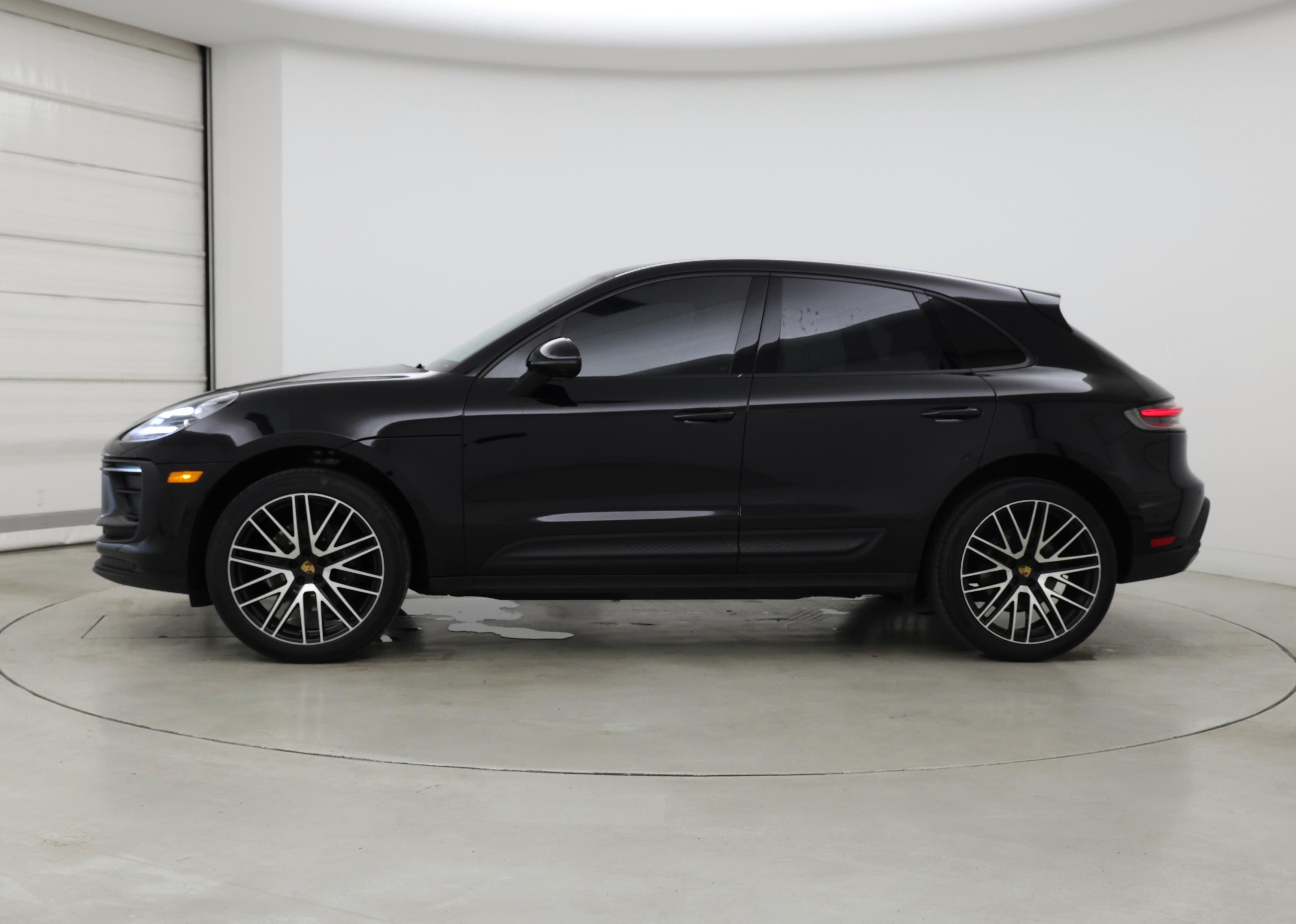 Thumbnail: 2023 Porsche Macan - 3
