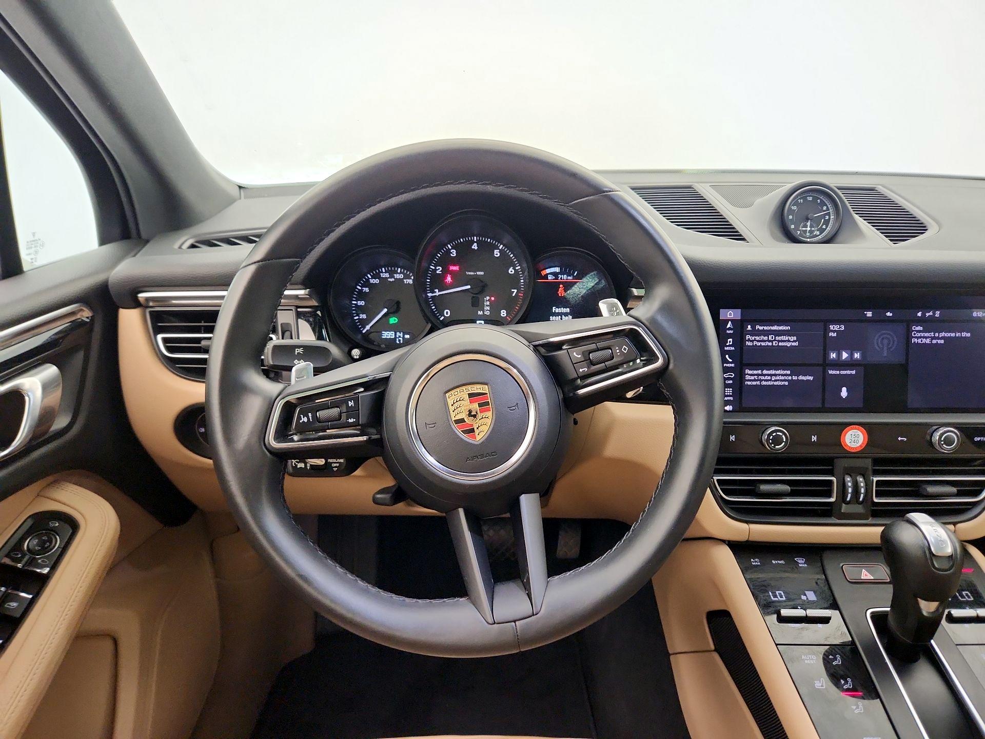 Thumbnail: 2023 Porsche Macan - 10