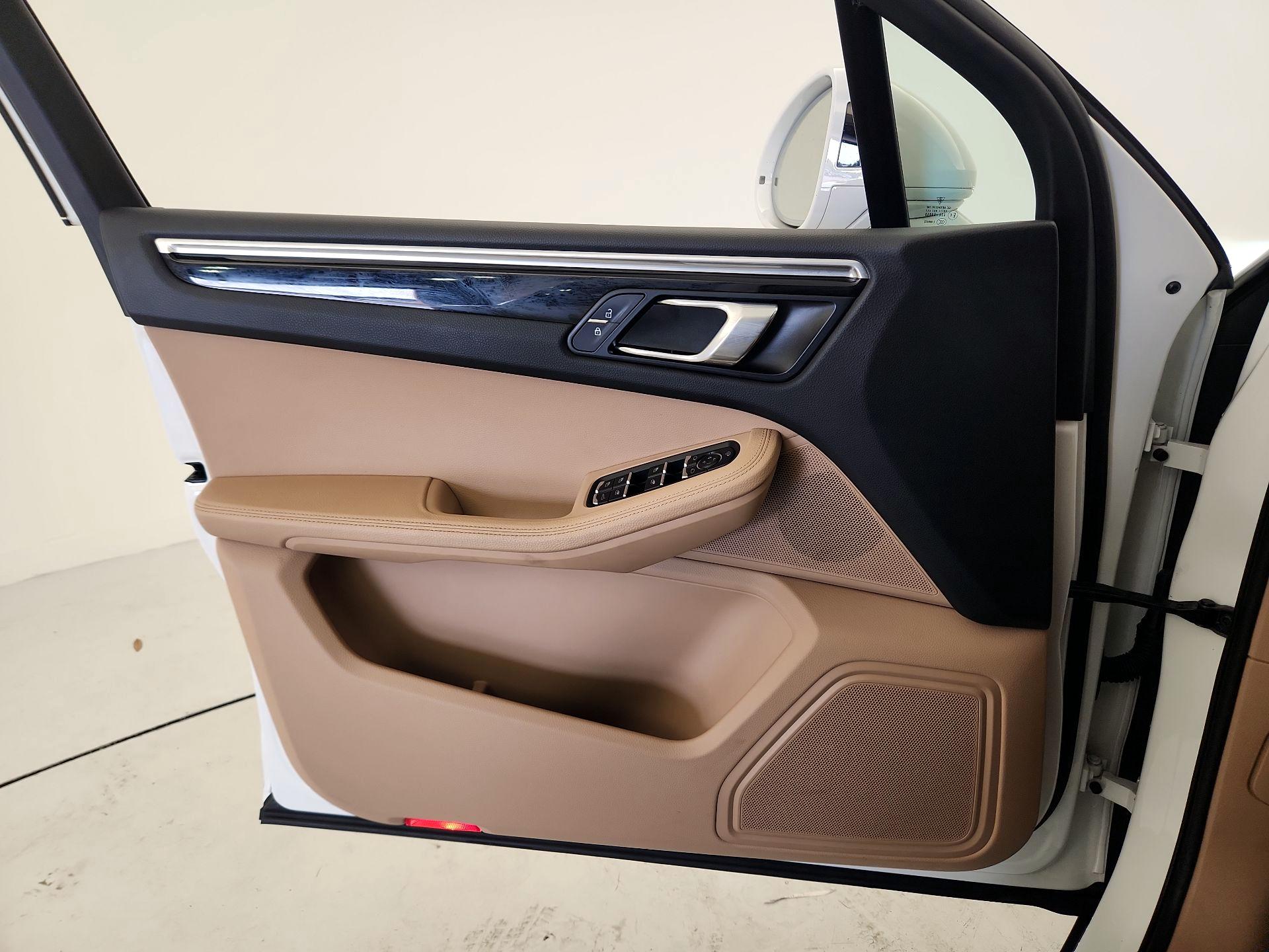 Thumbnail: 2023 Porsche Macan - 12