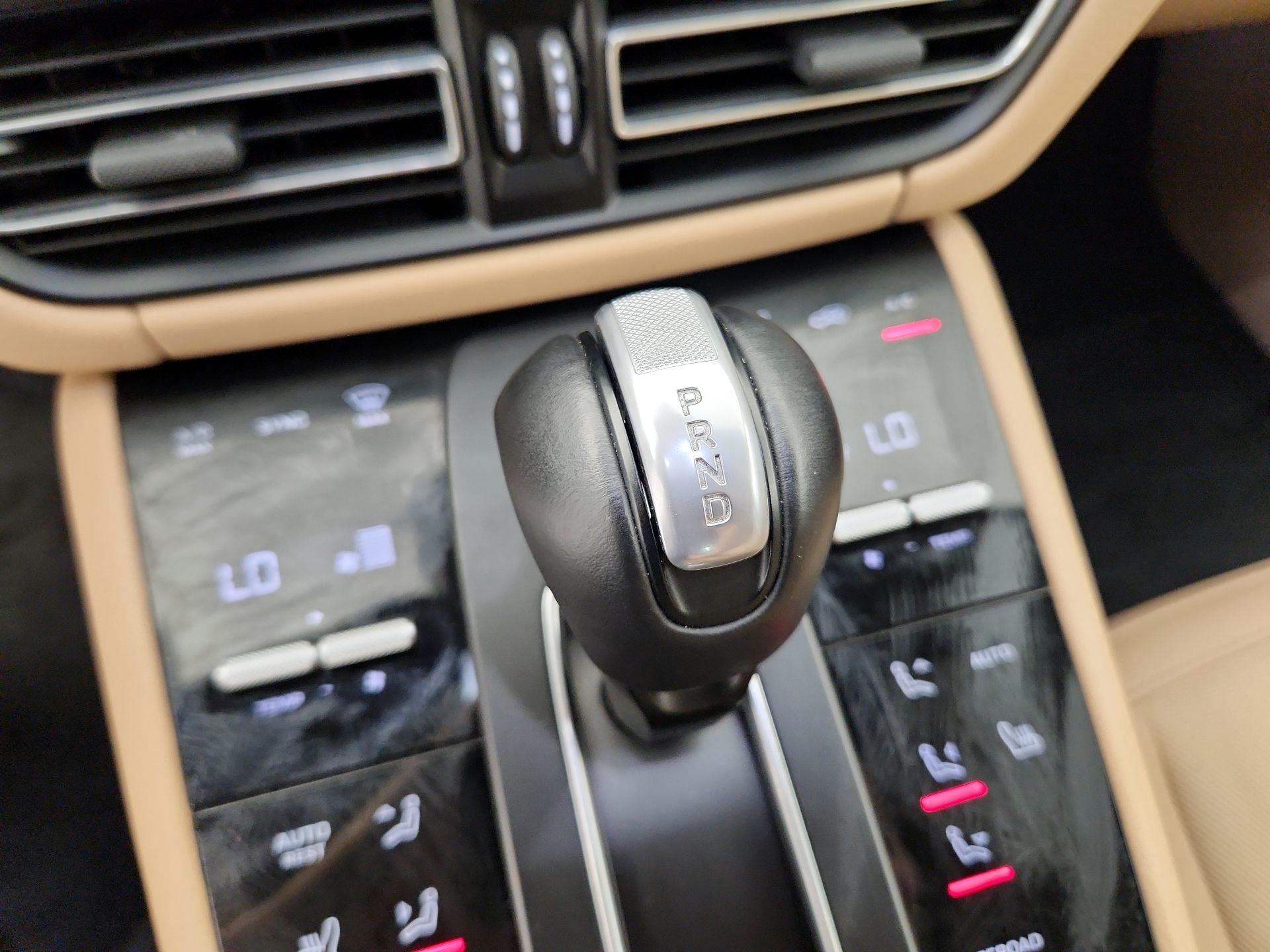 Thumbnail: 2023 Porsche Macan - 16