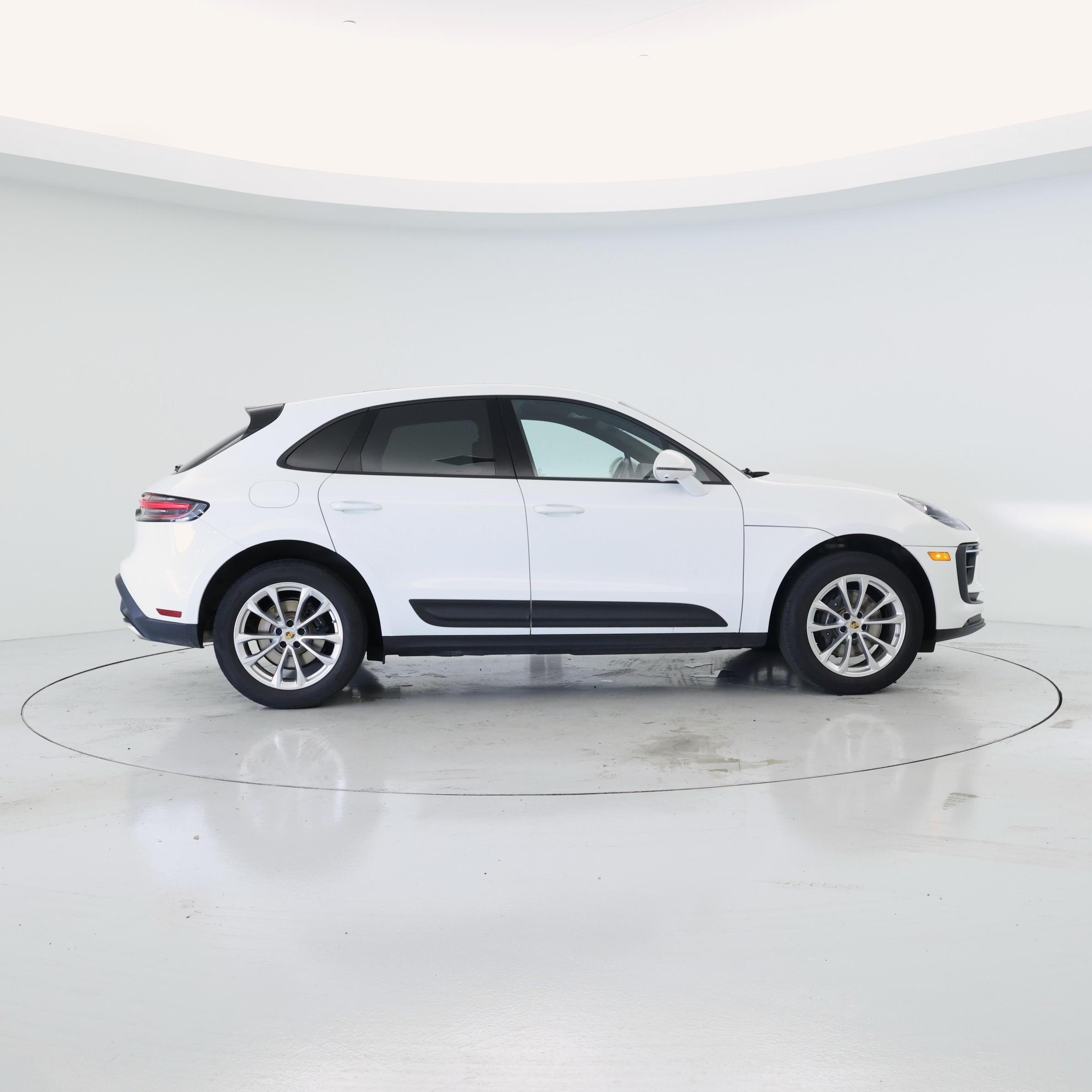 Thumbnail: 2023 Porsche Macan - 7