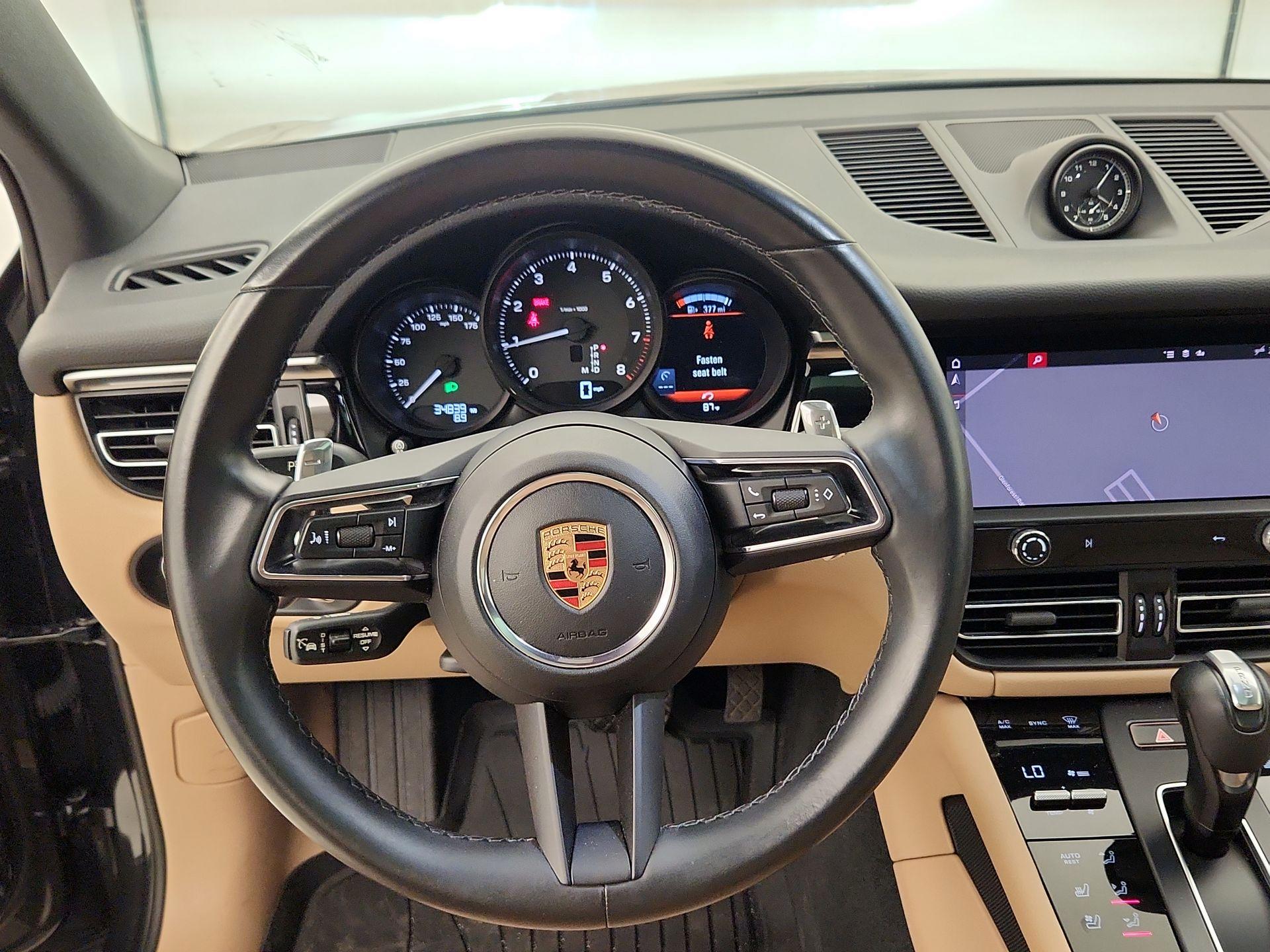 Thumbnail: 2023 Porsche Macan - 10