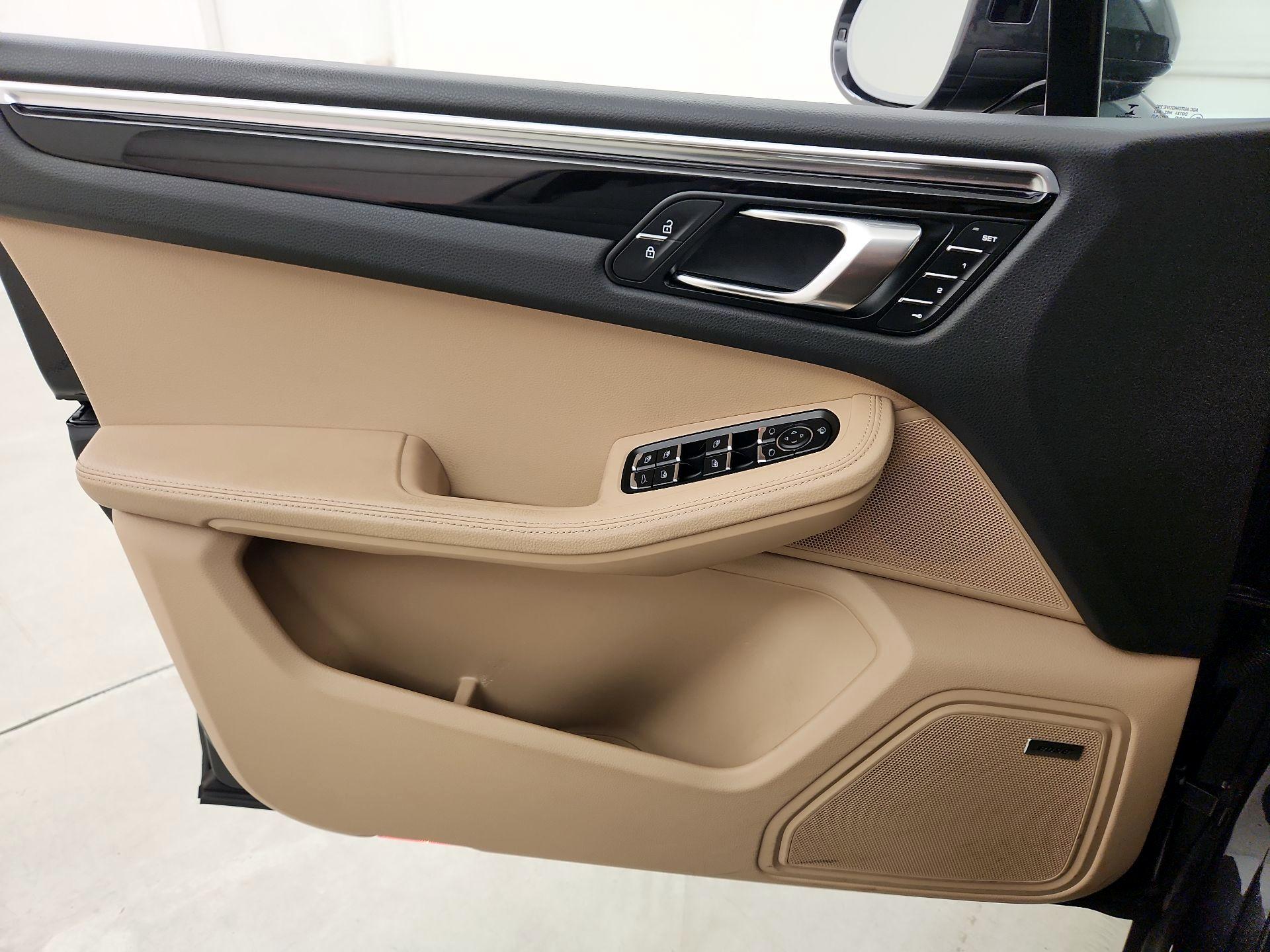 Thumbnail: 2023 Porsche Macan - 12