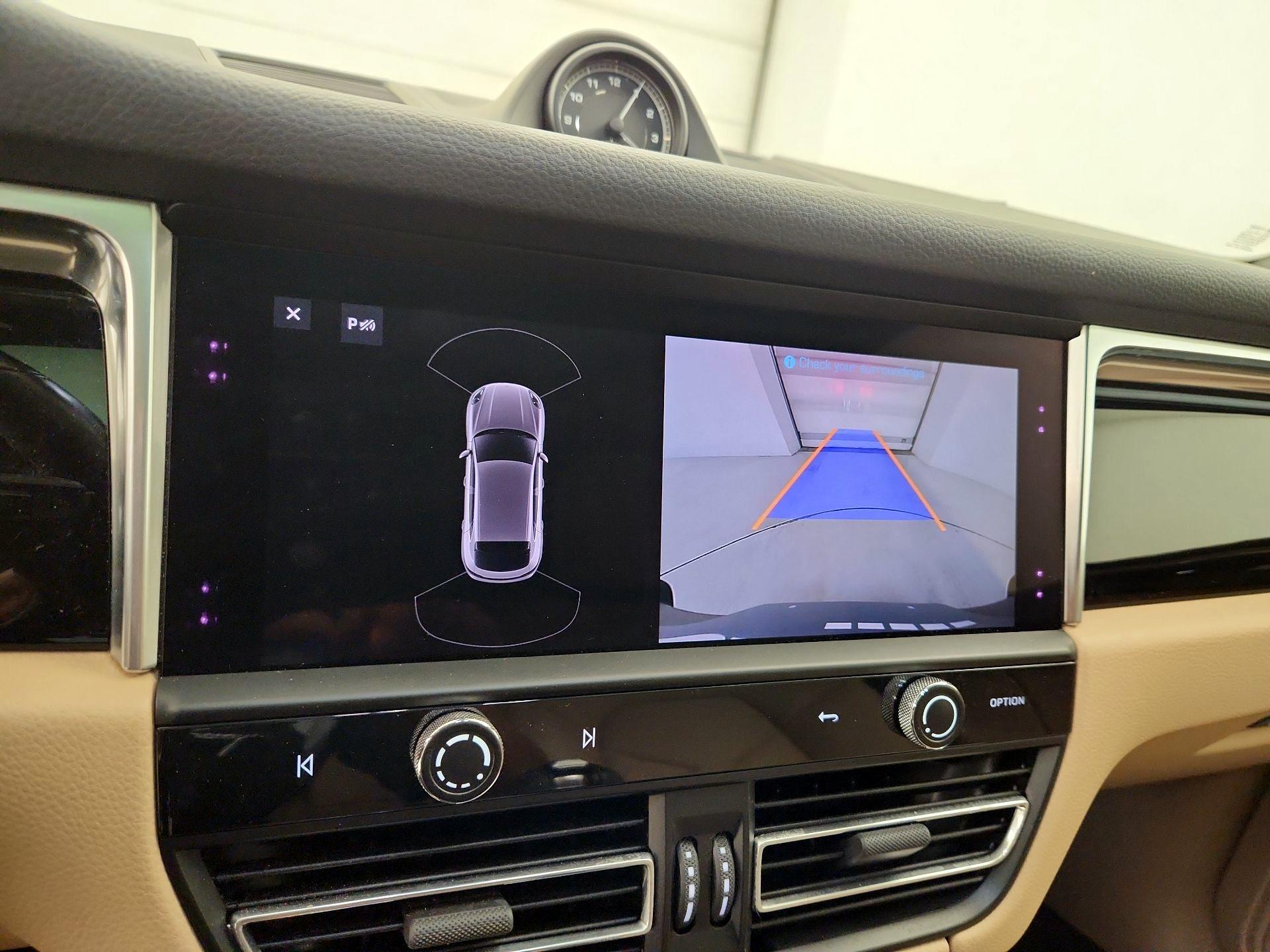 Thumbnail: 2023 Porsche Macan - 15