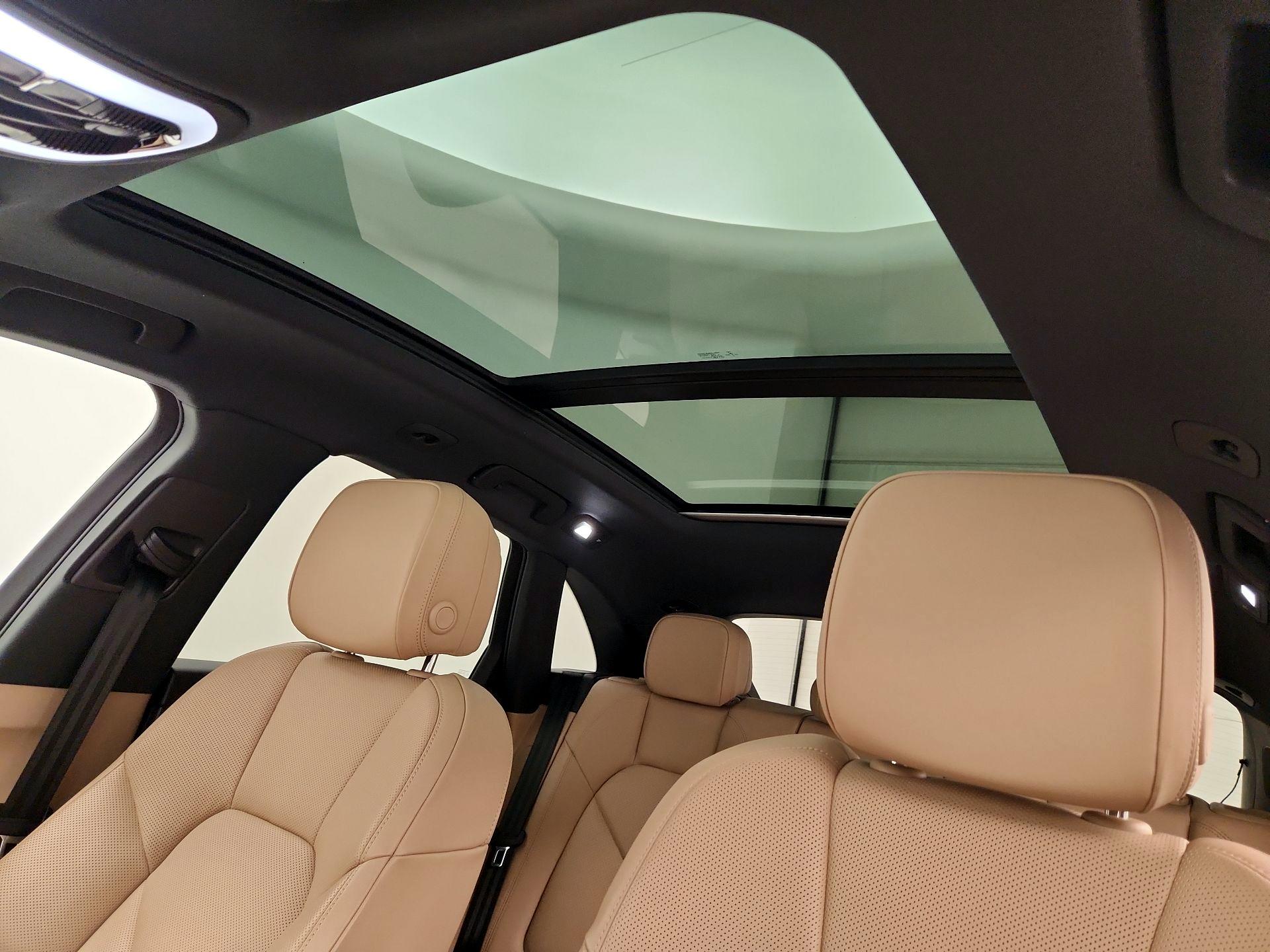 Thumbnail: 2023 Porsche Macan - 20