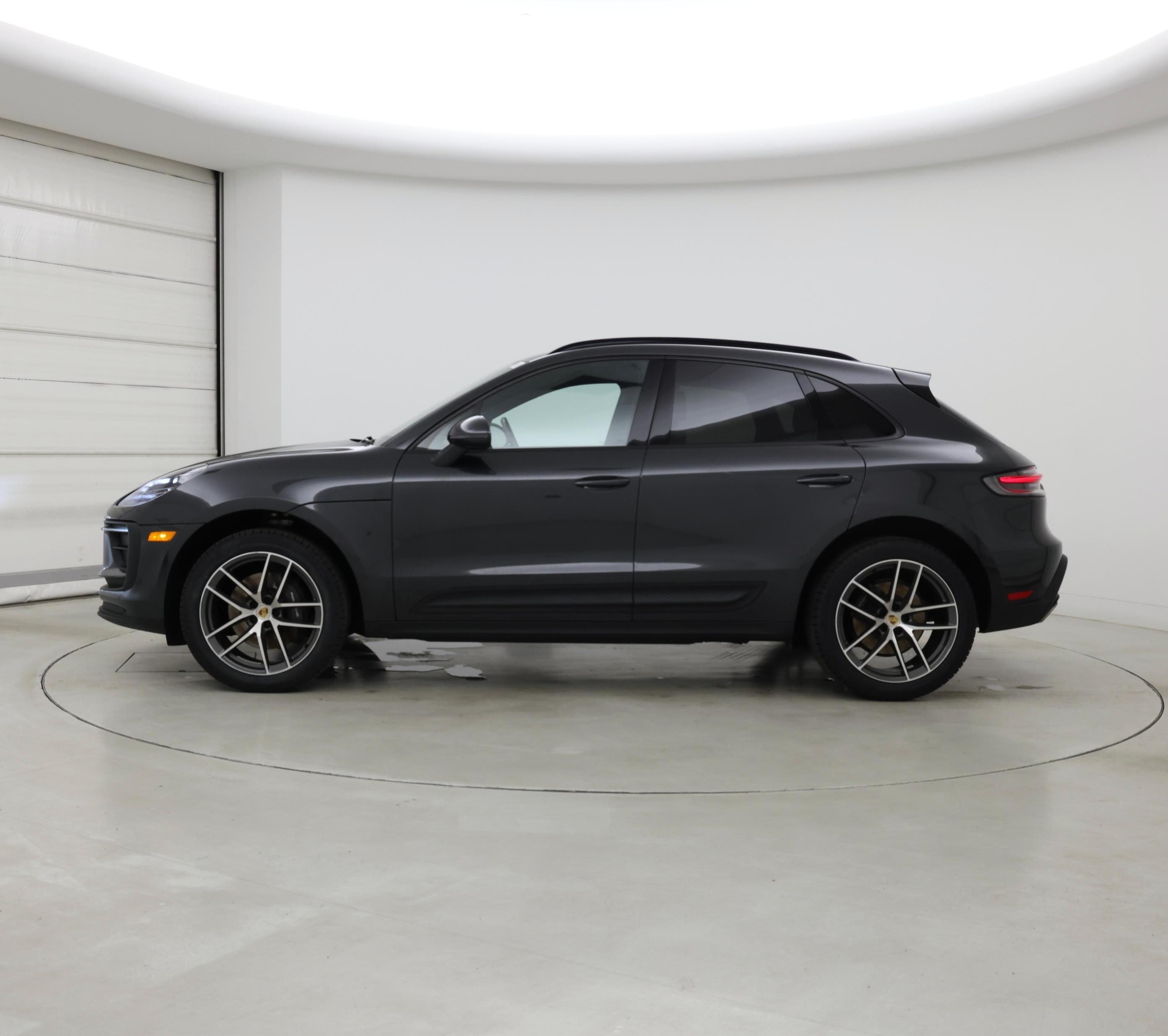 Thumbnail: 2023 Porsche Macan - 3