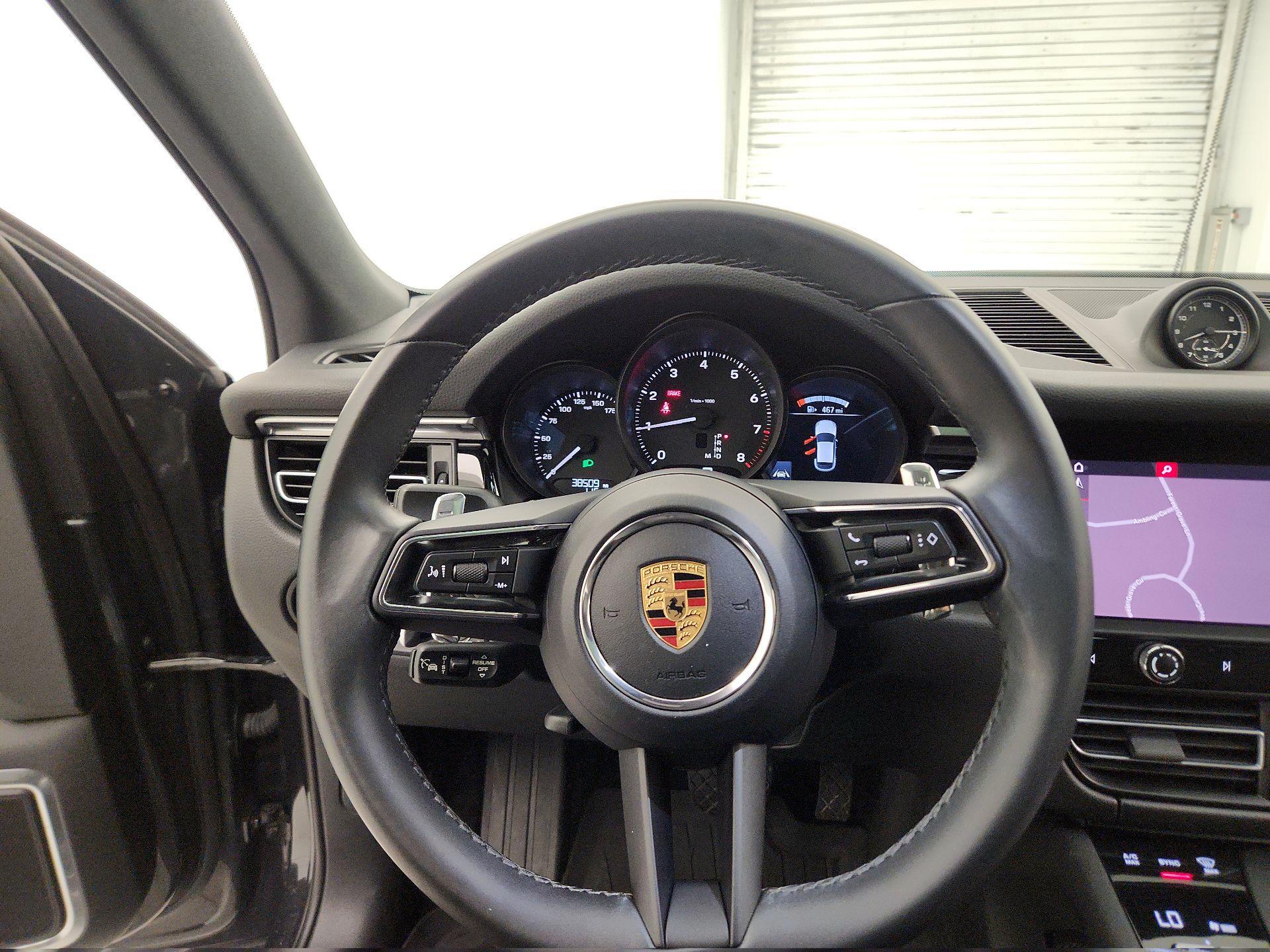 Thumbnail: 2023 Porsche Macan - 10