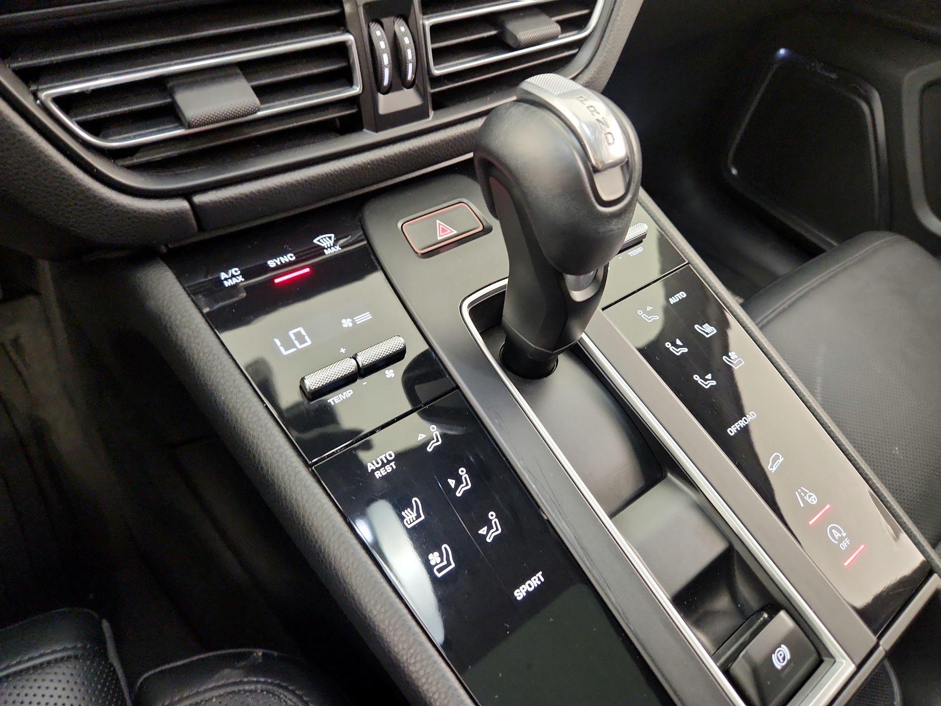 Thumbnail: 2023 Porsche Macan - 18