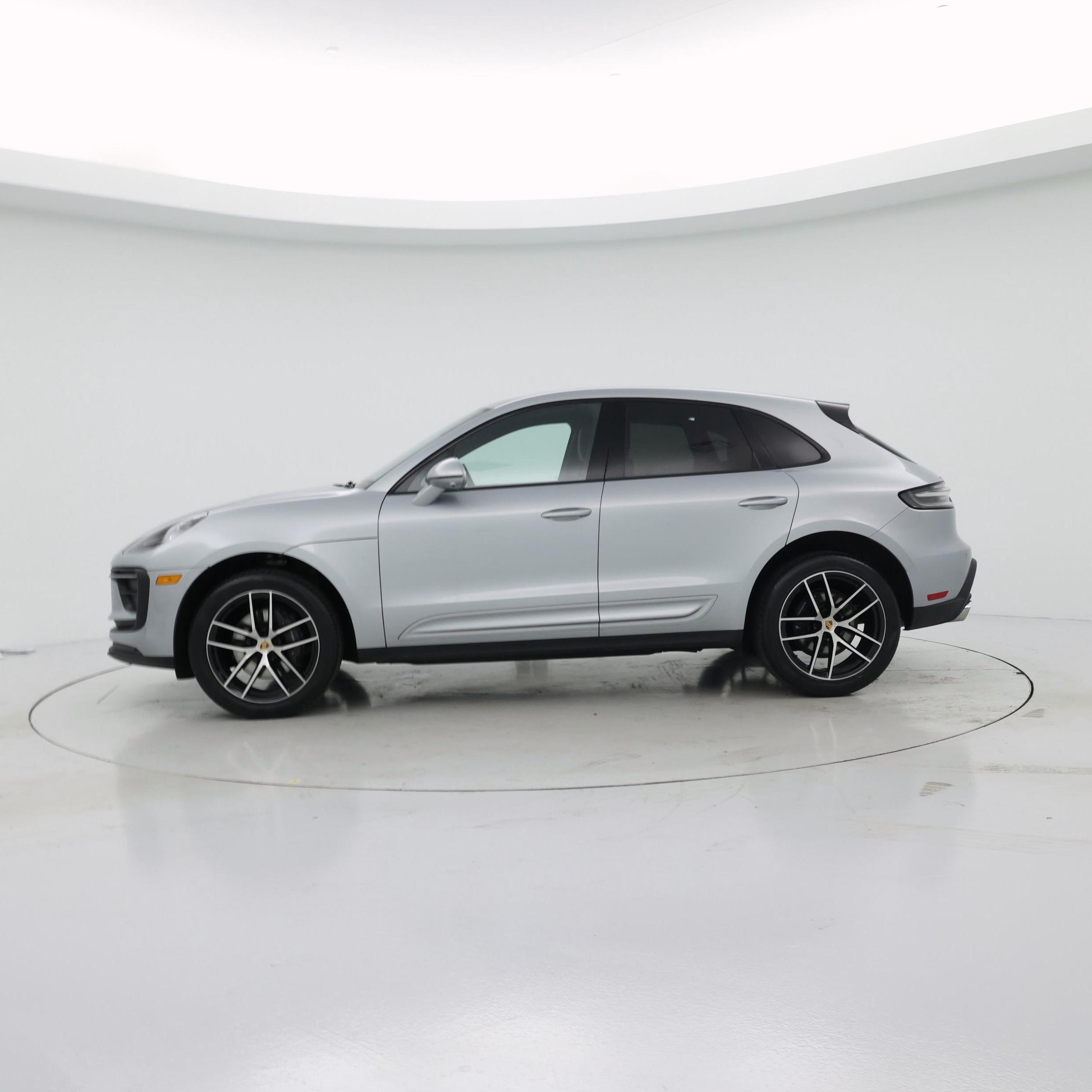 Thumbnail: 2023 Porsche Macan - 3