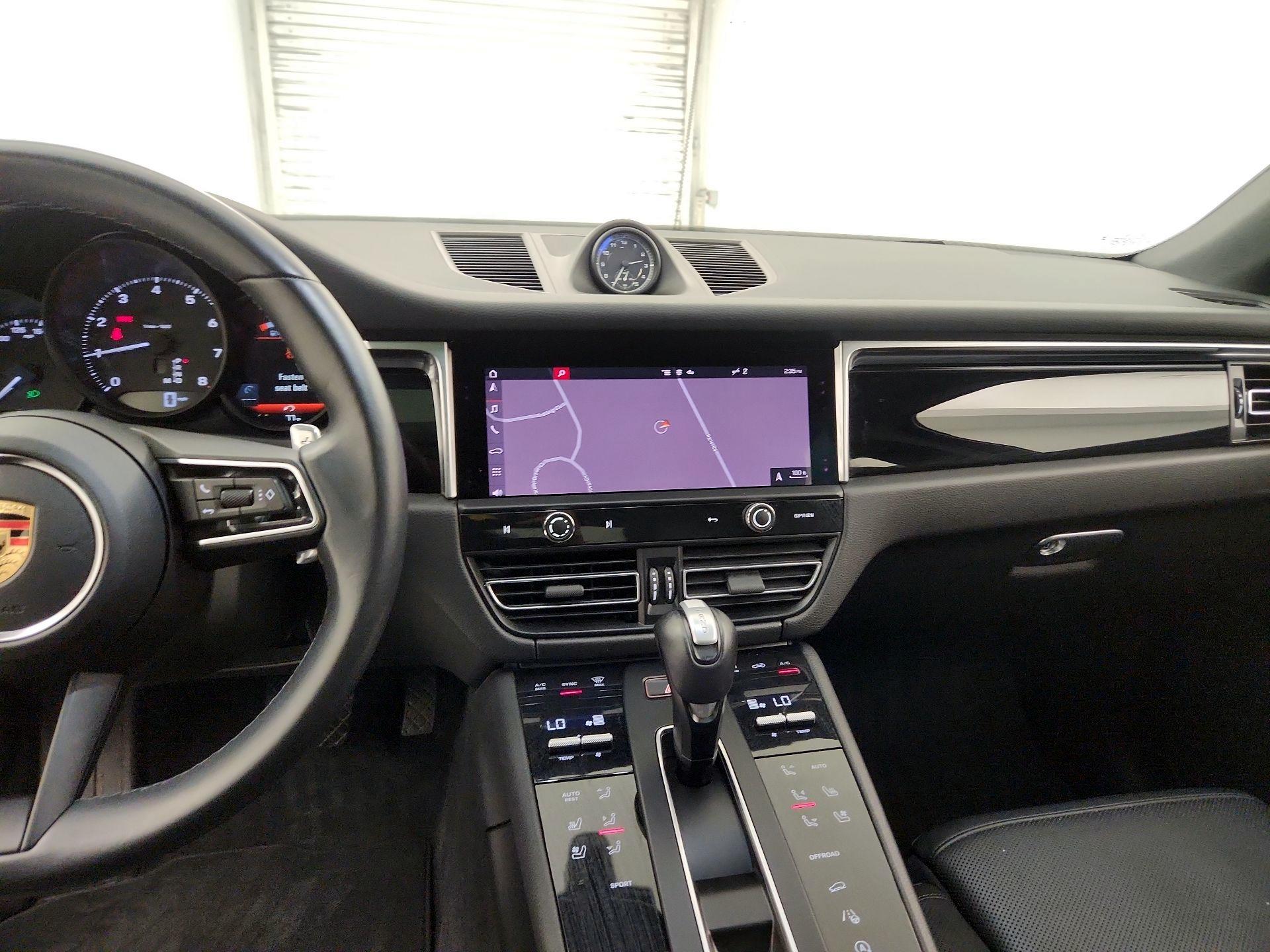 Thumbnail: 2023 Porsche Macan - 9