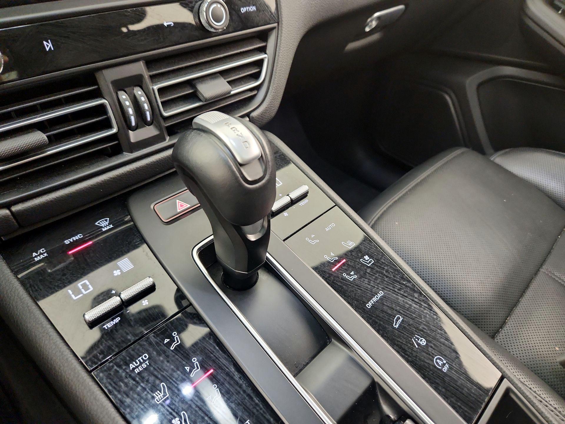 Thumbnail: 2023 Porsche Macan - 18